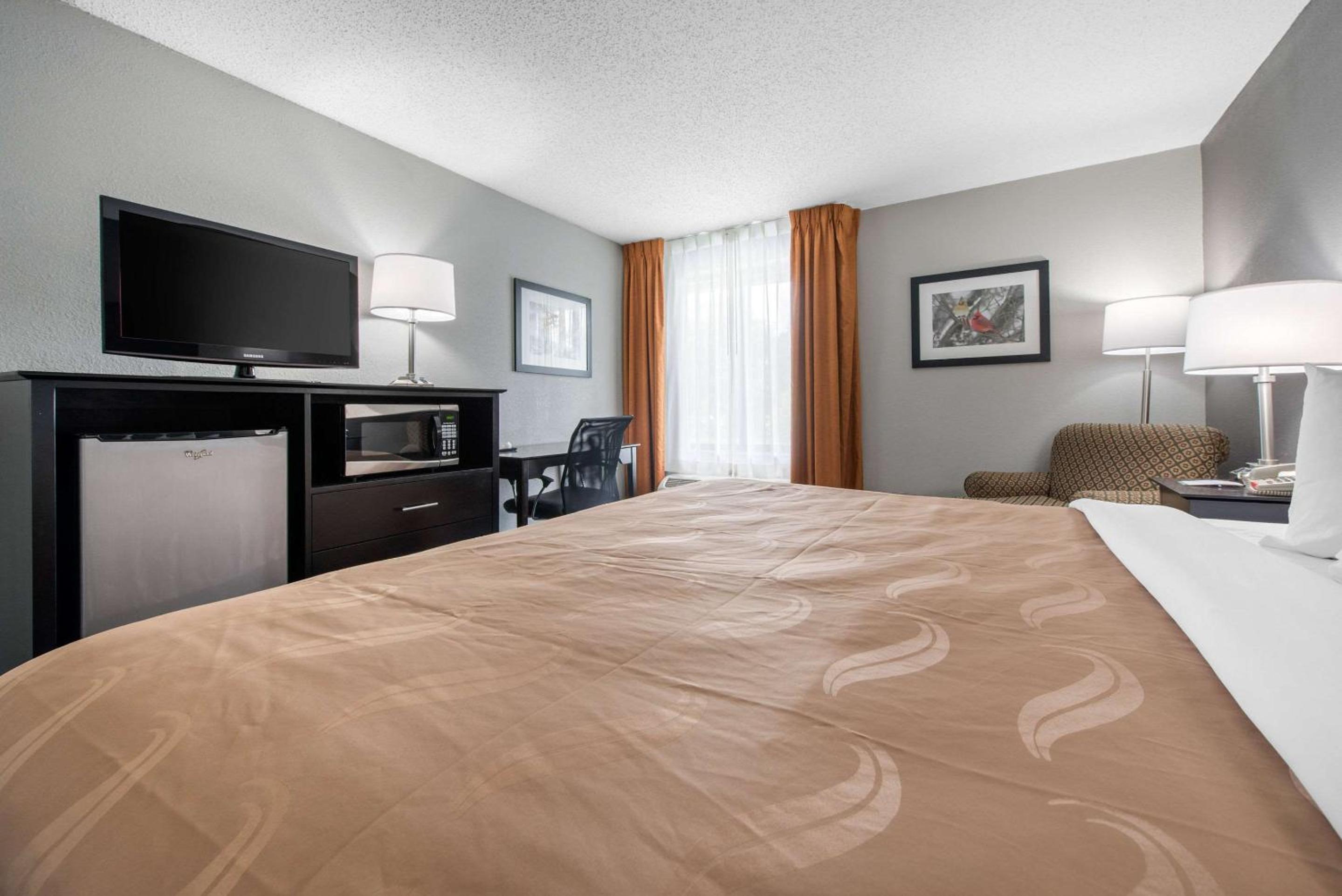 King Room - Non-Smoking - Photo 1