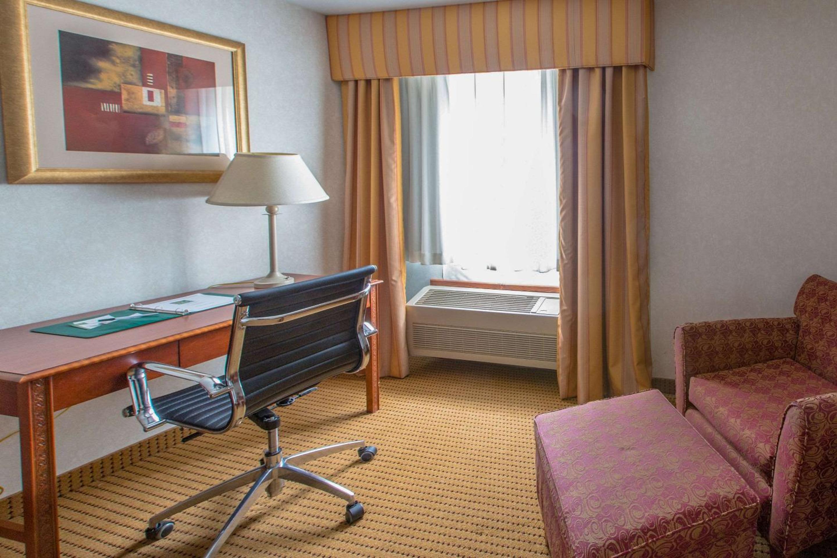 King Room - Non-Smoking - Photo 1