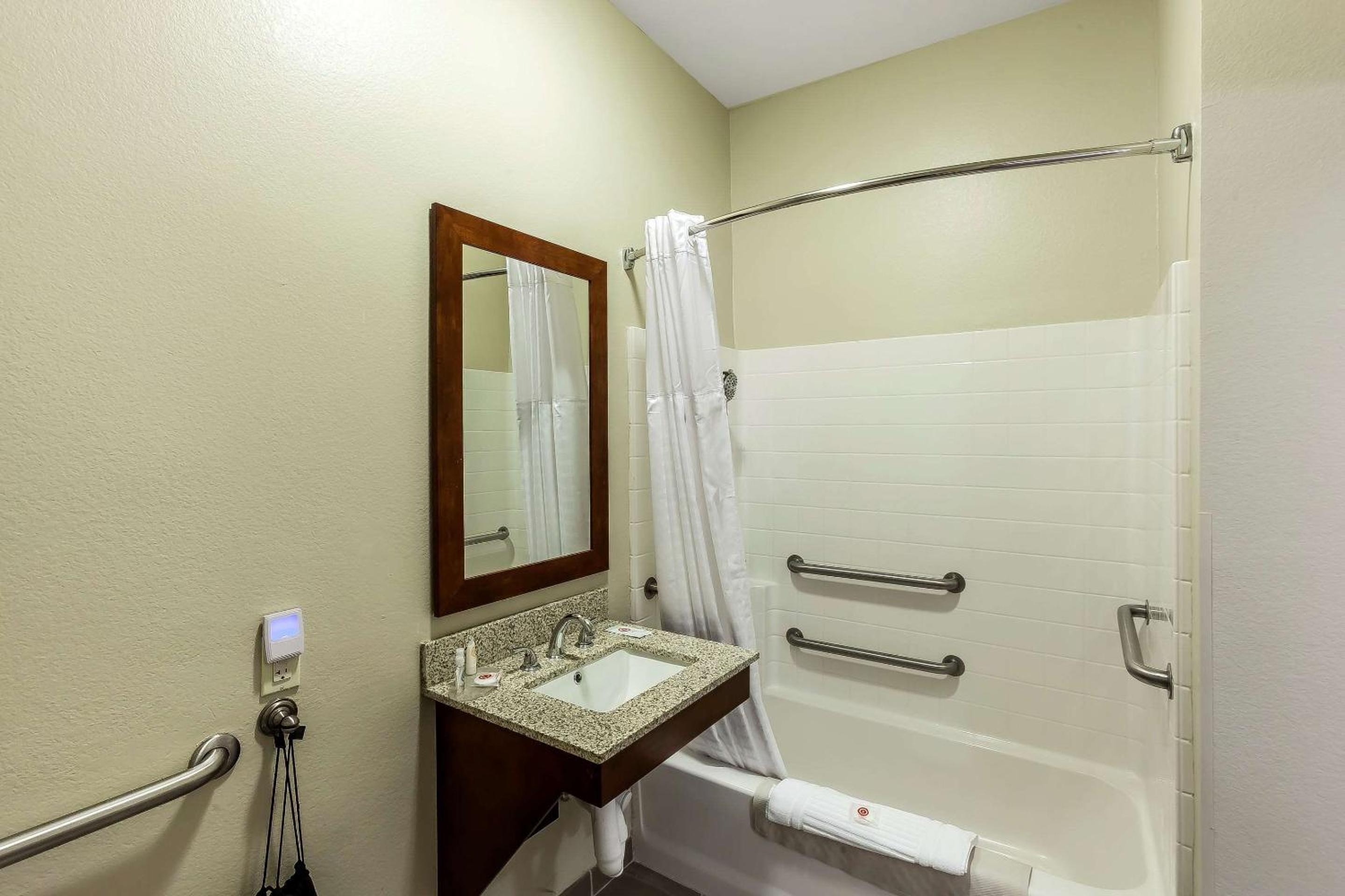 King Suite - Accessible/Non-Smoking