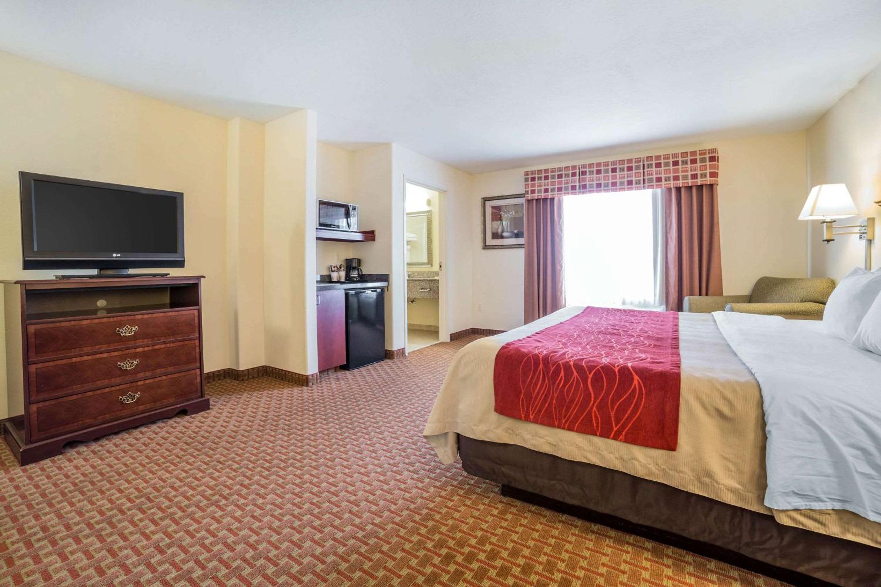 King Suite - Accessible/Non-Smoking - Photo 3
