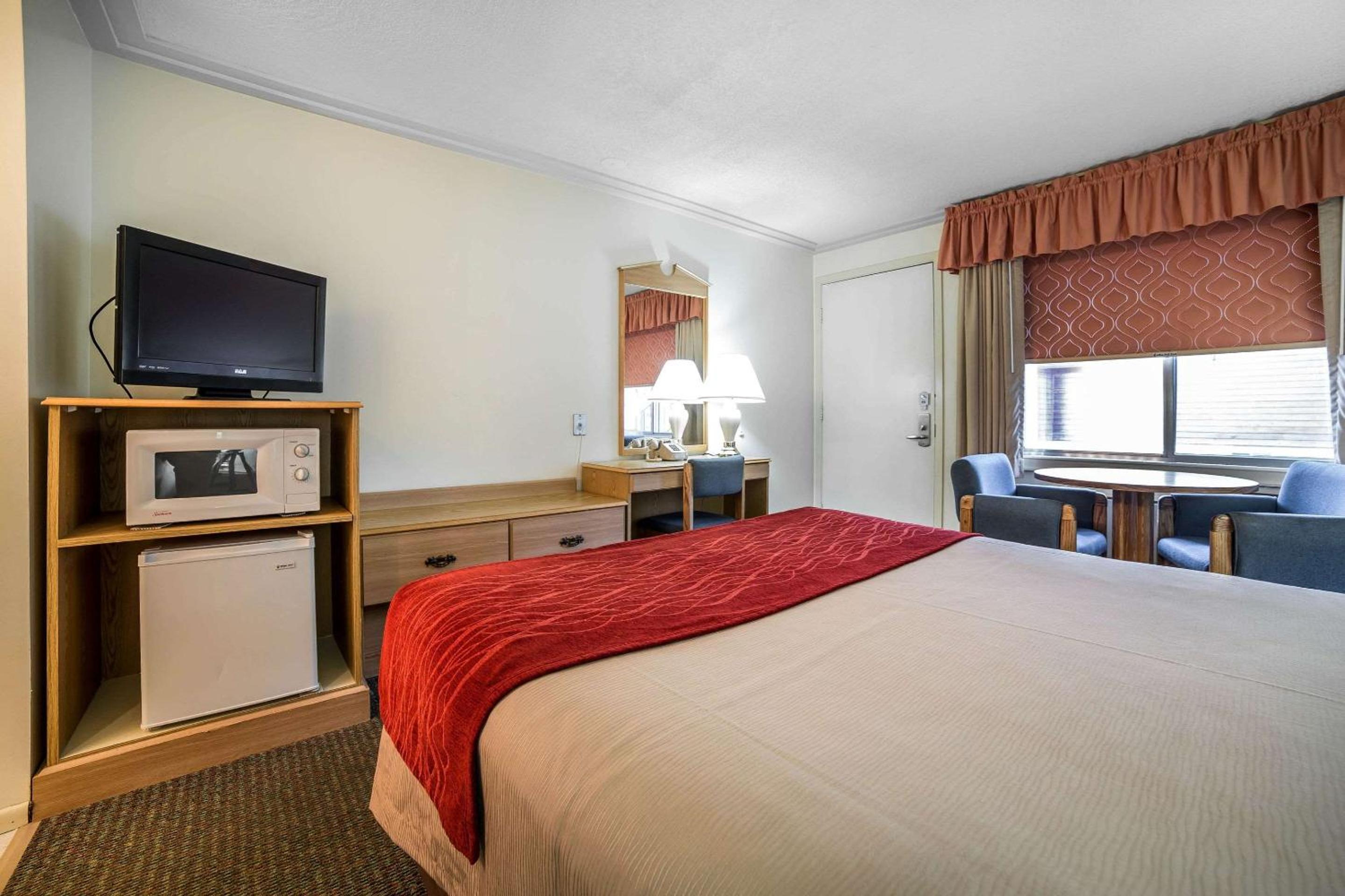Queen Room - Non-Smoking - Photo 3