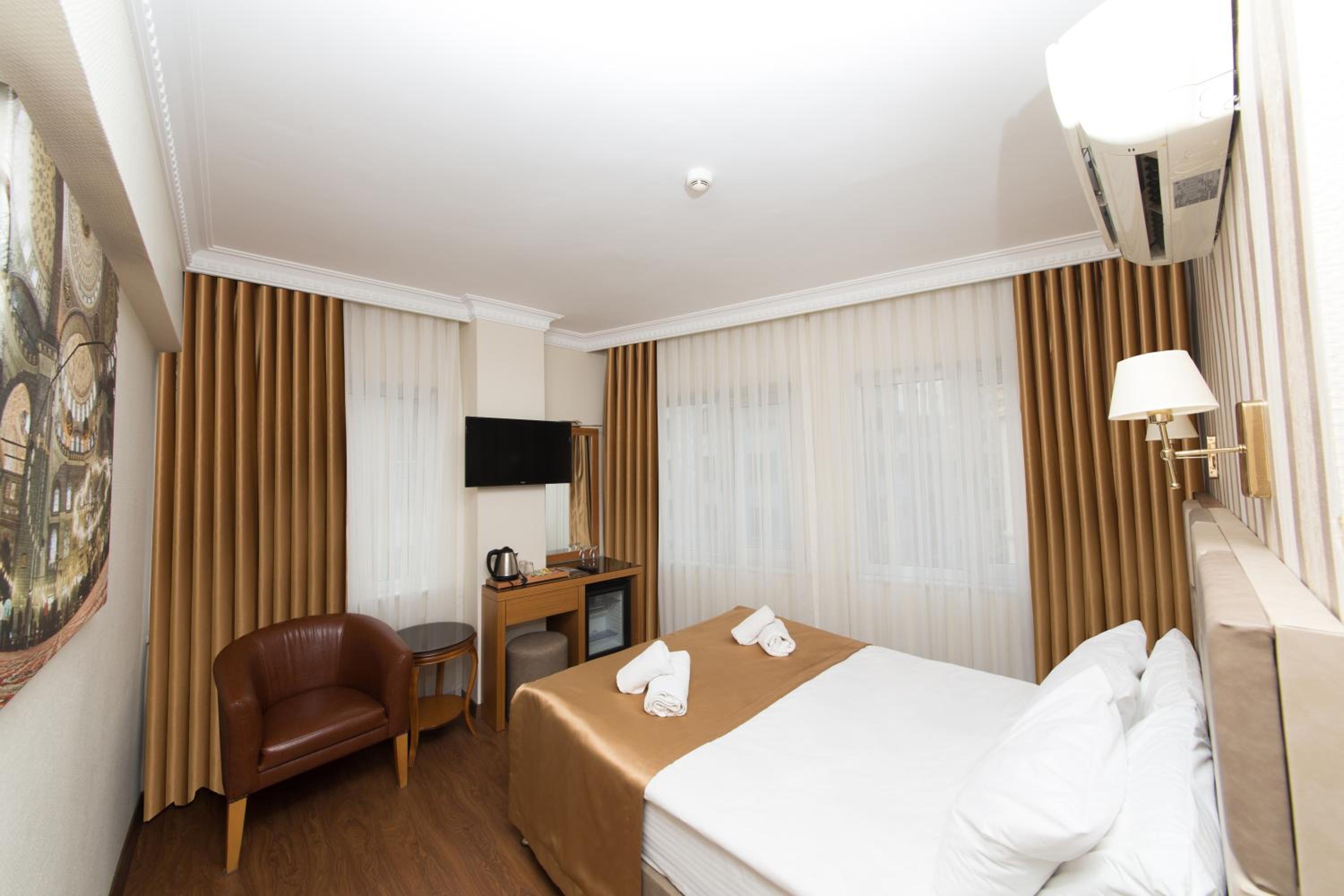 Double or Twin Room photo 1