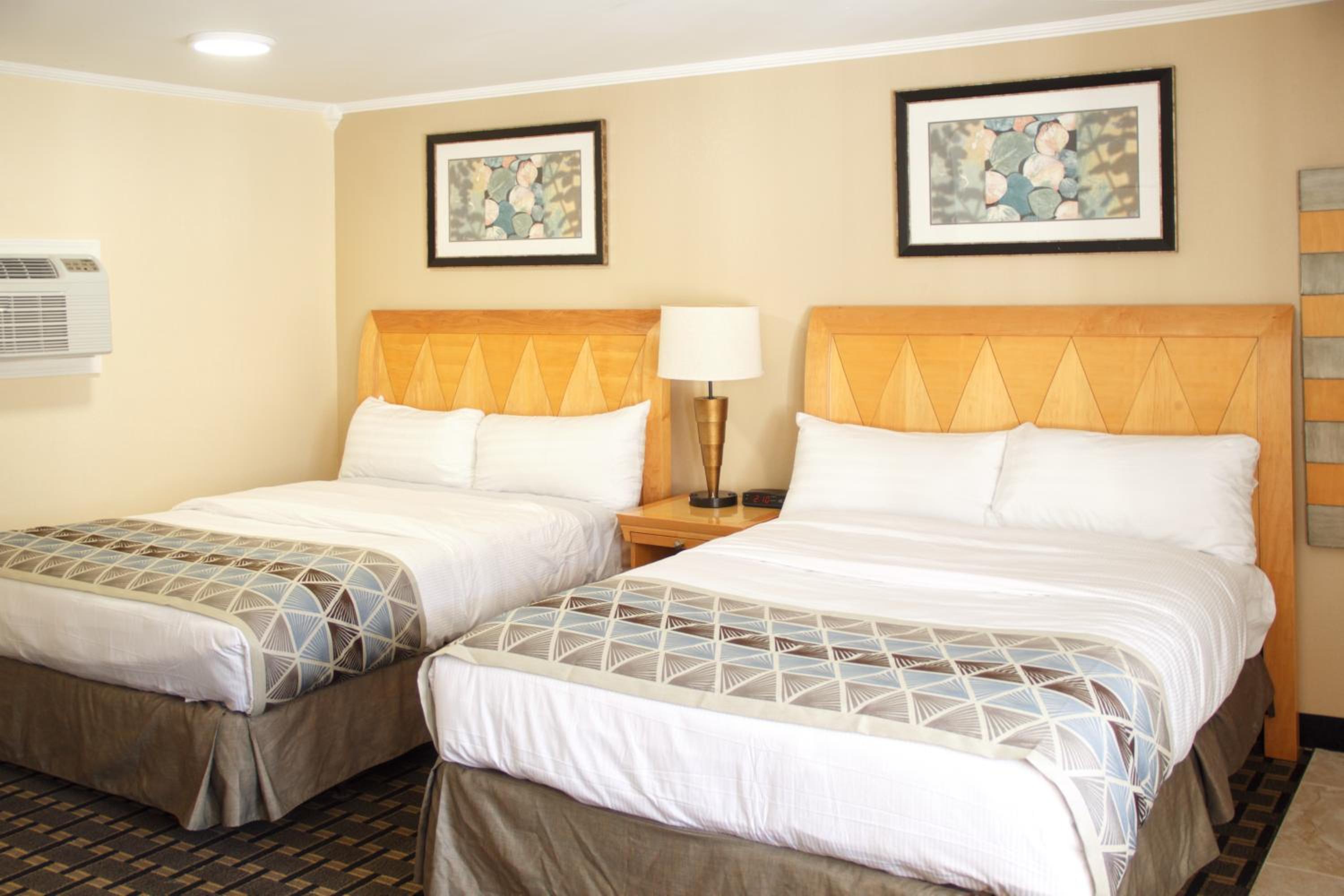Queen Room photo 1