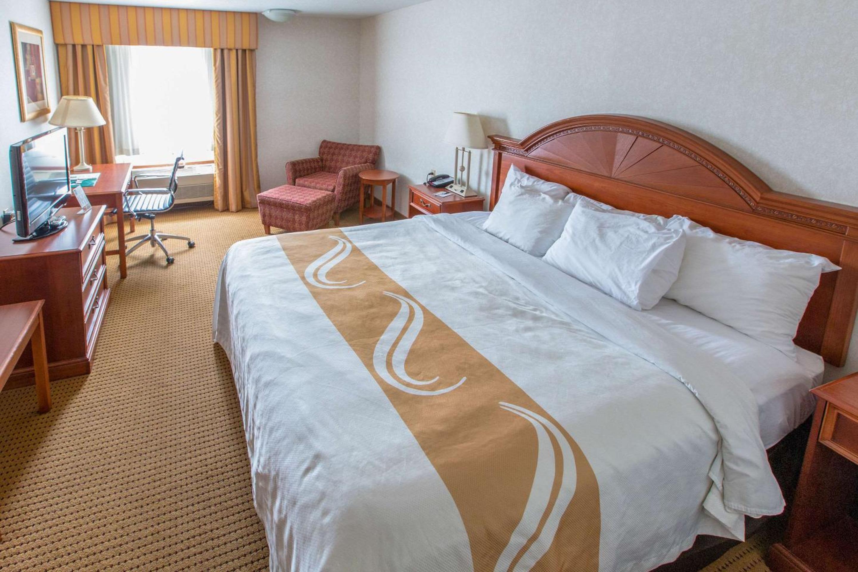 King Room - Non-Smoking - Photo 4