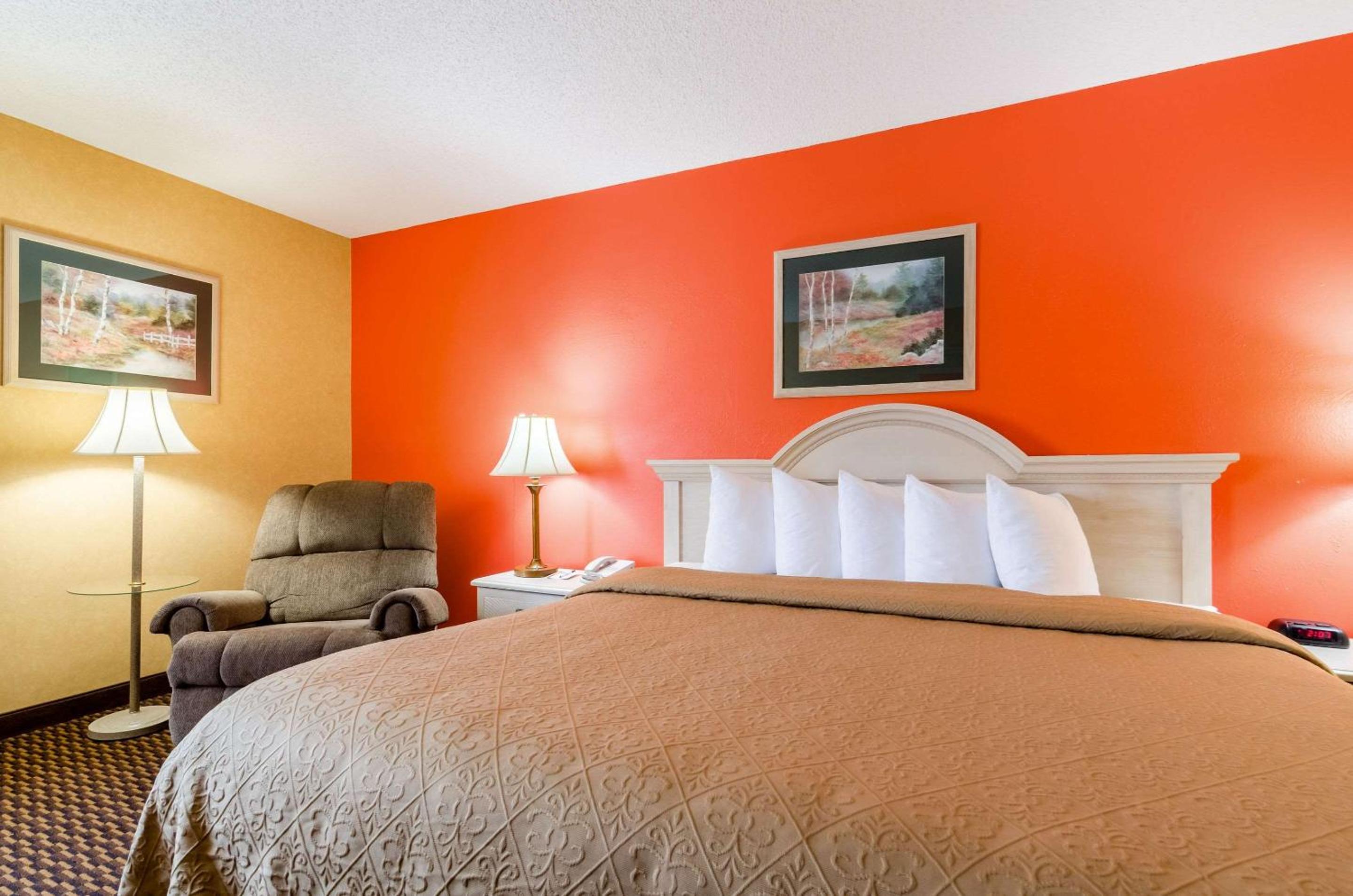 King Room - Non-Smoking photo 2