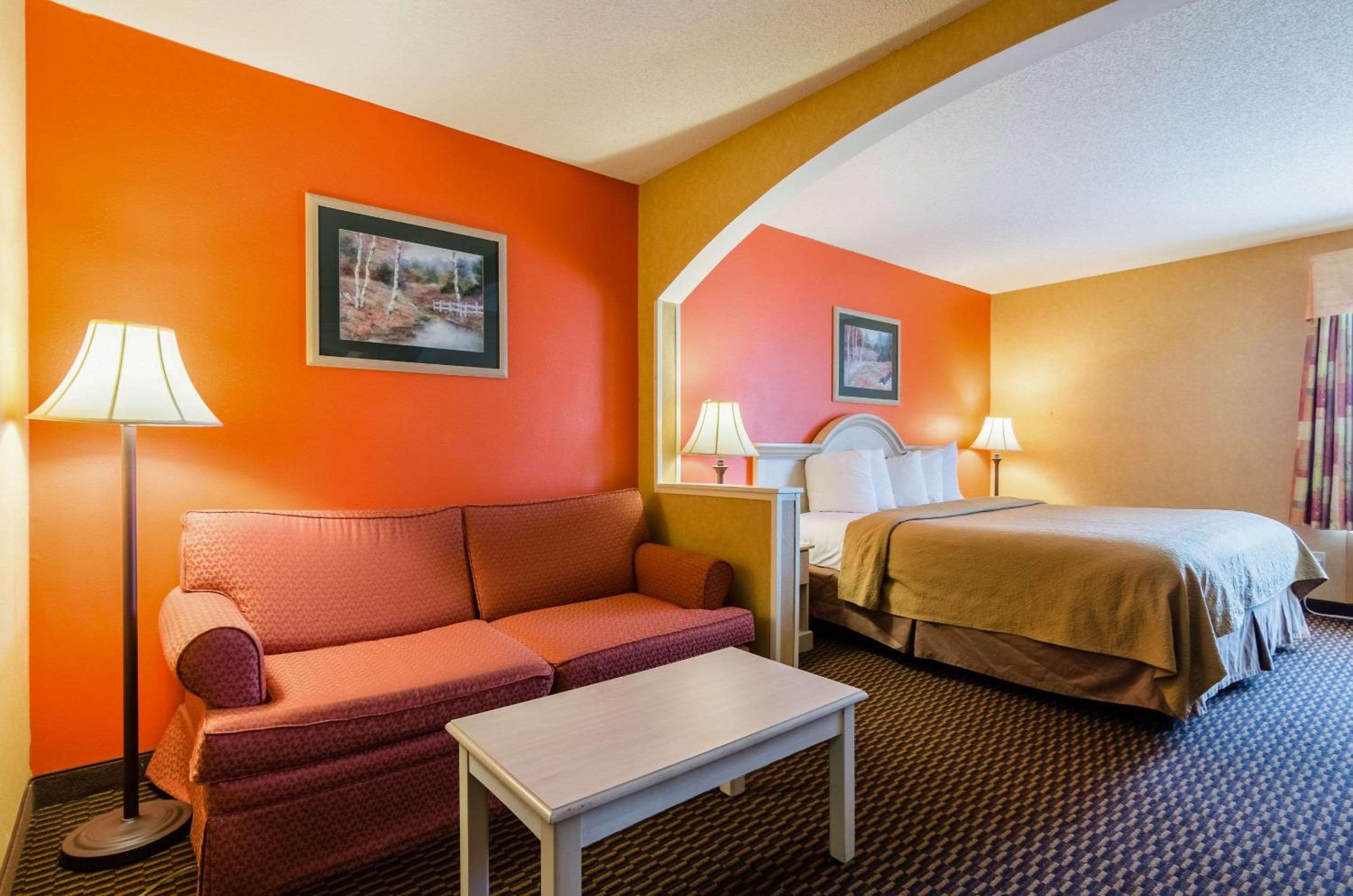 King Suite - Non-Smoking photo 2