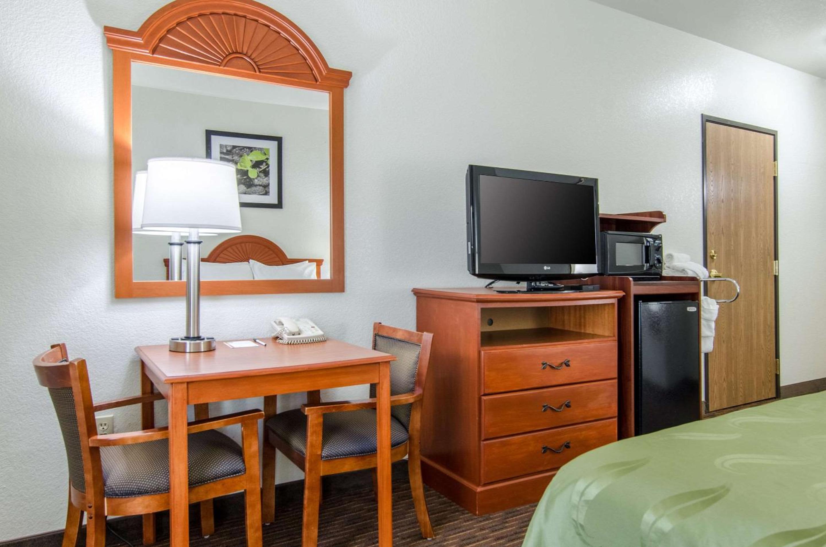 Queen Room - Accessible/Nonsmoking - Photo 1