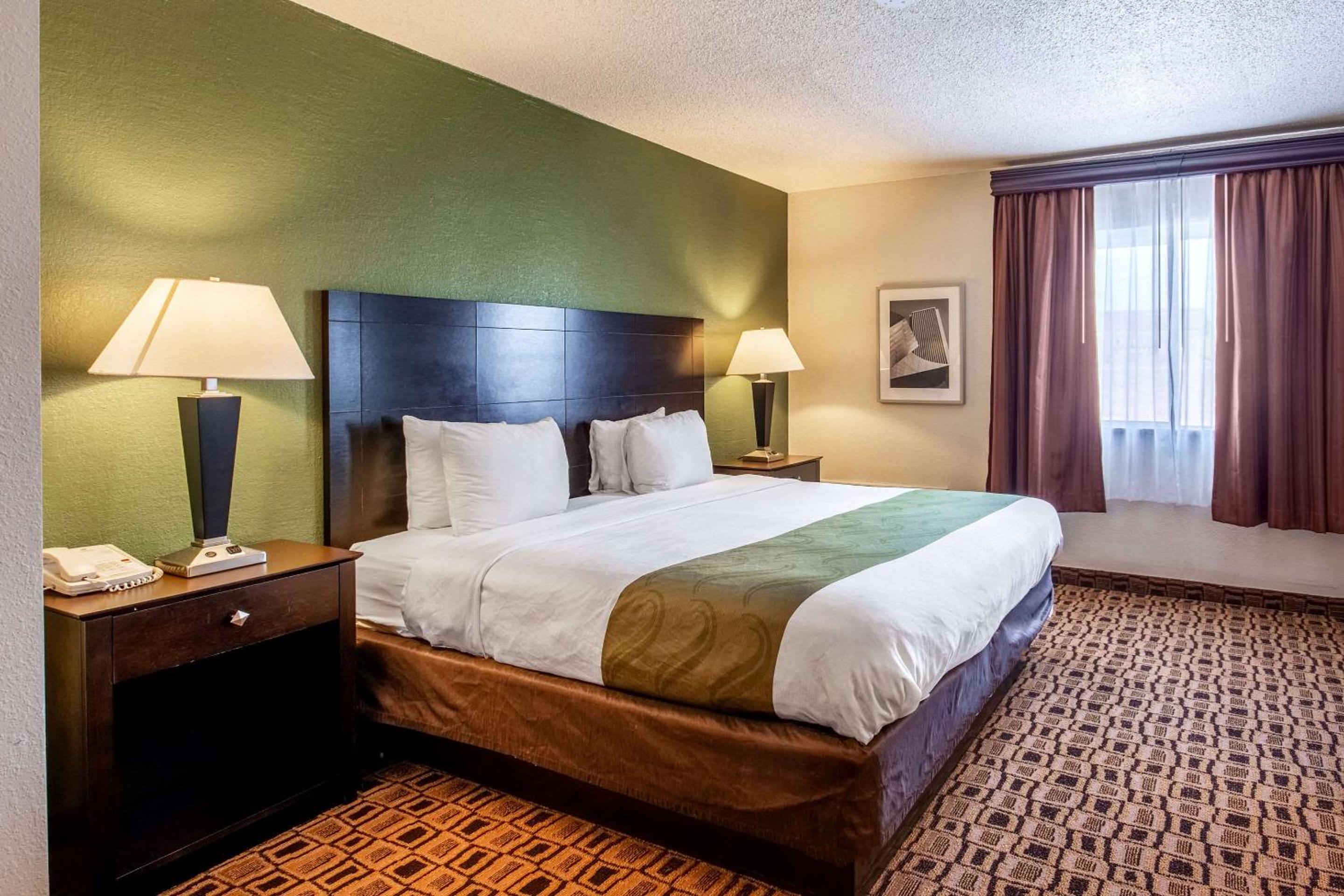 King Suite - Disability Access/Non-Smoking - Photo 1