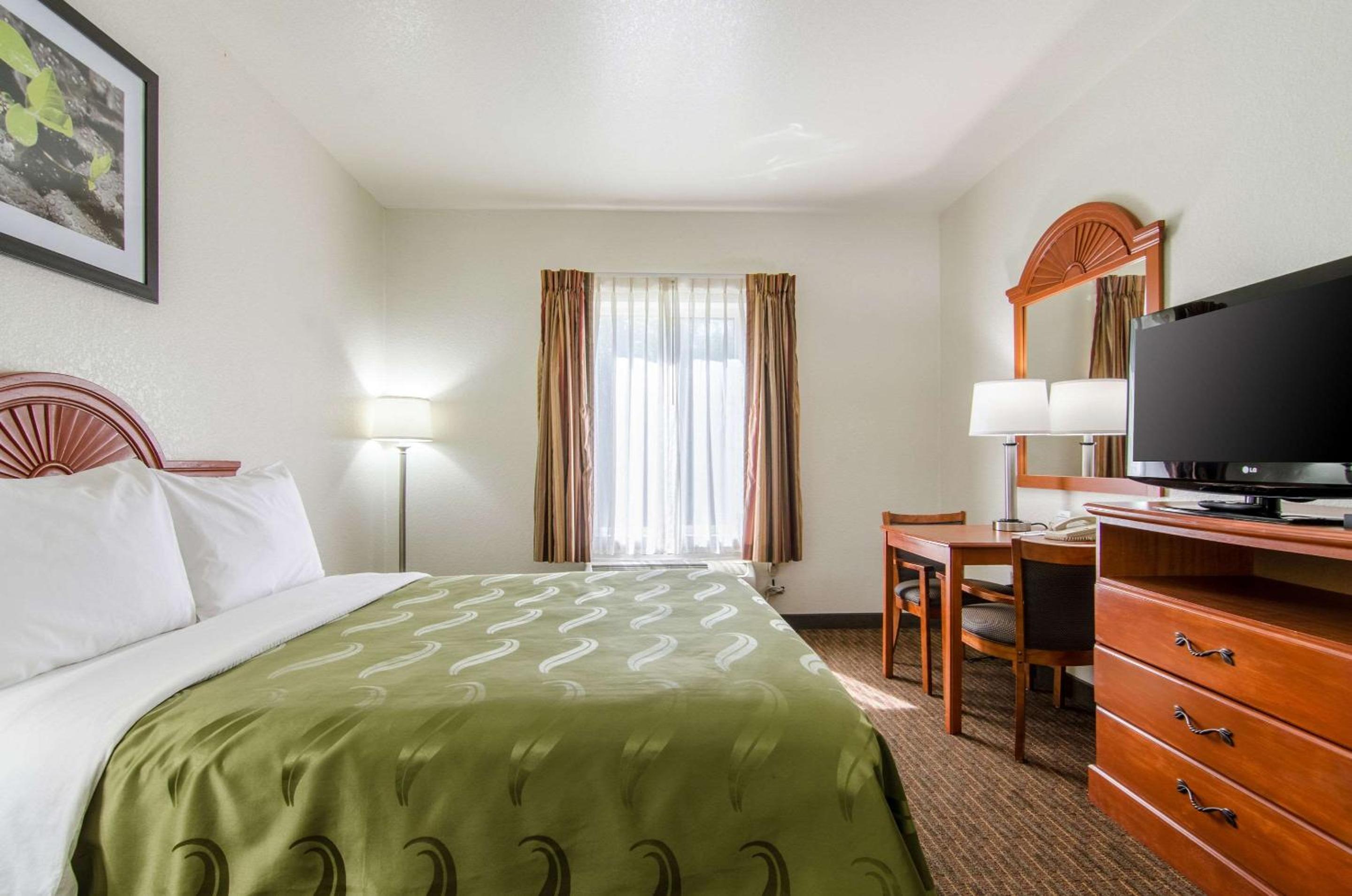 Queen Room - Accessible/Nonsmoking - Photo 2