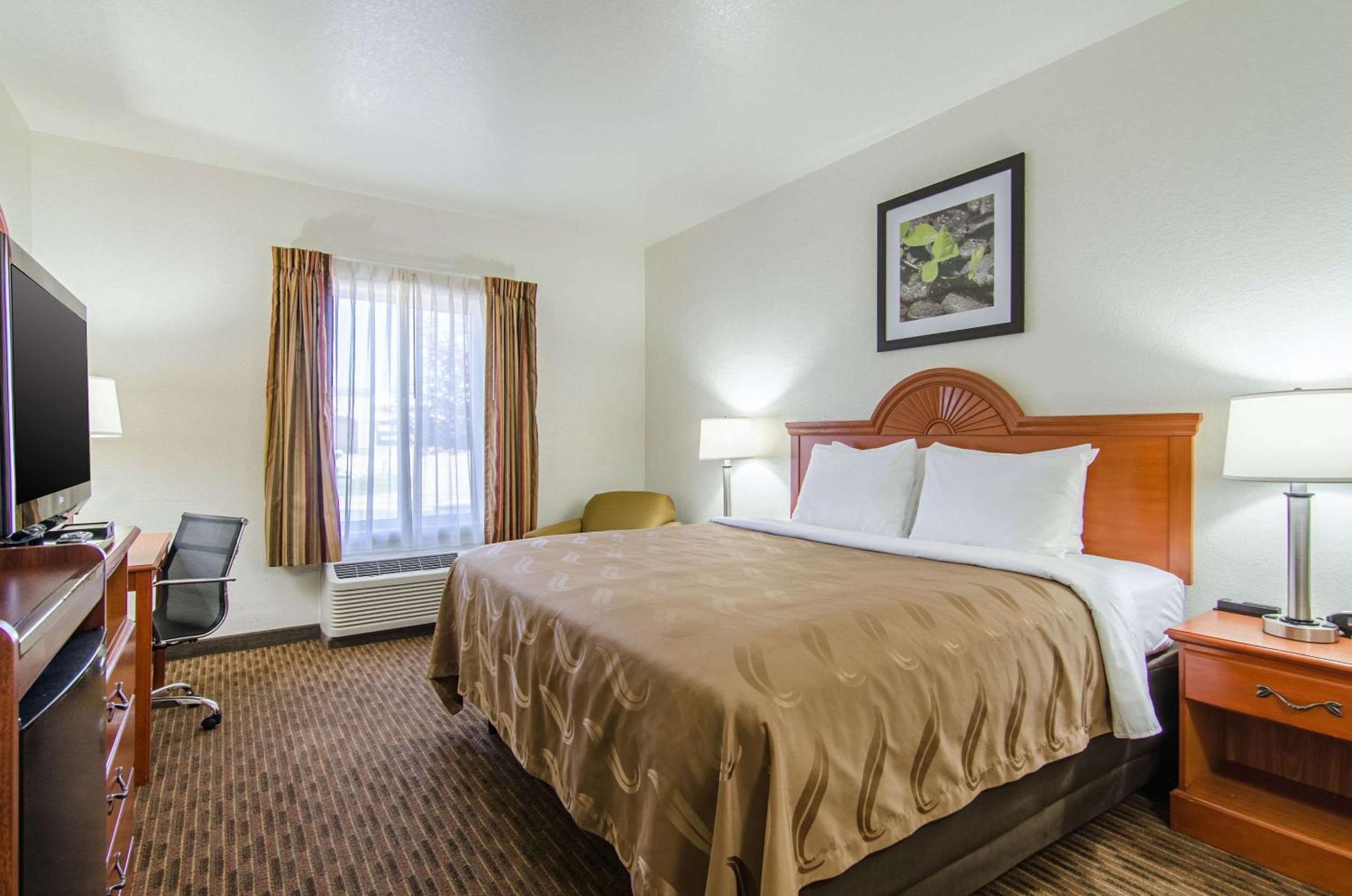 King Room - Non-Smoking - Photo 1