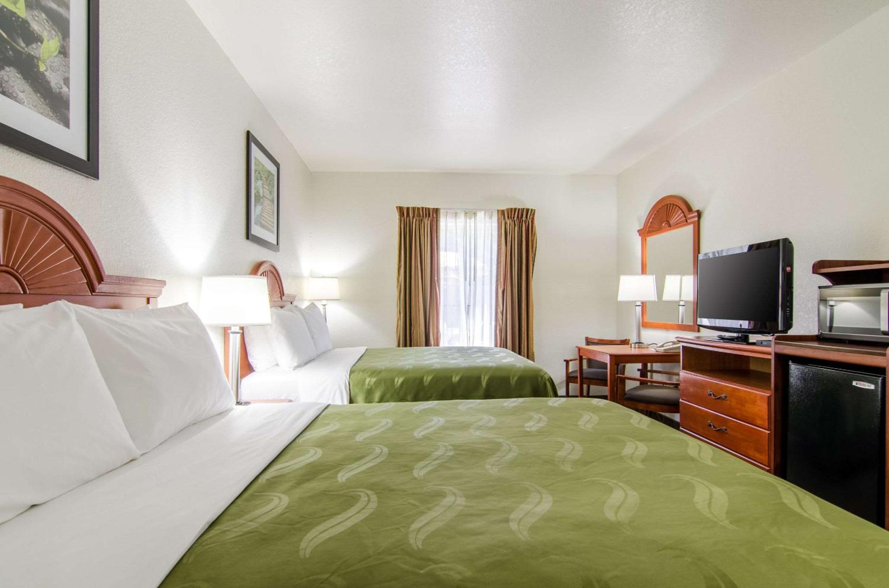 Queen Room with Two Queen Beds - Non-Smoking - Photo 1