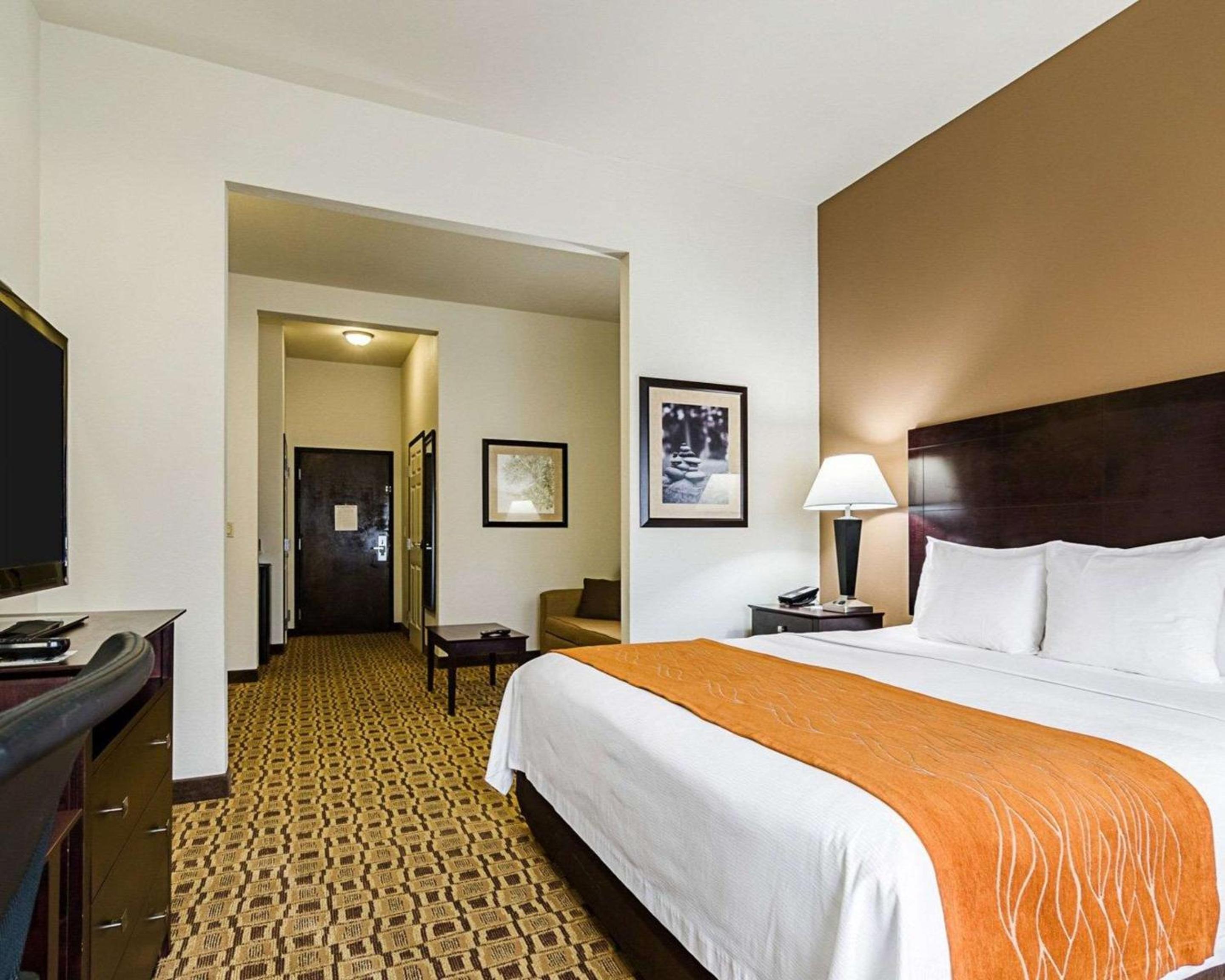 King Suite - Non-Smoking - Photo 2