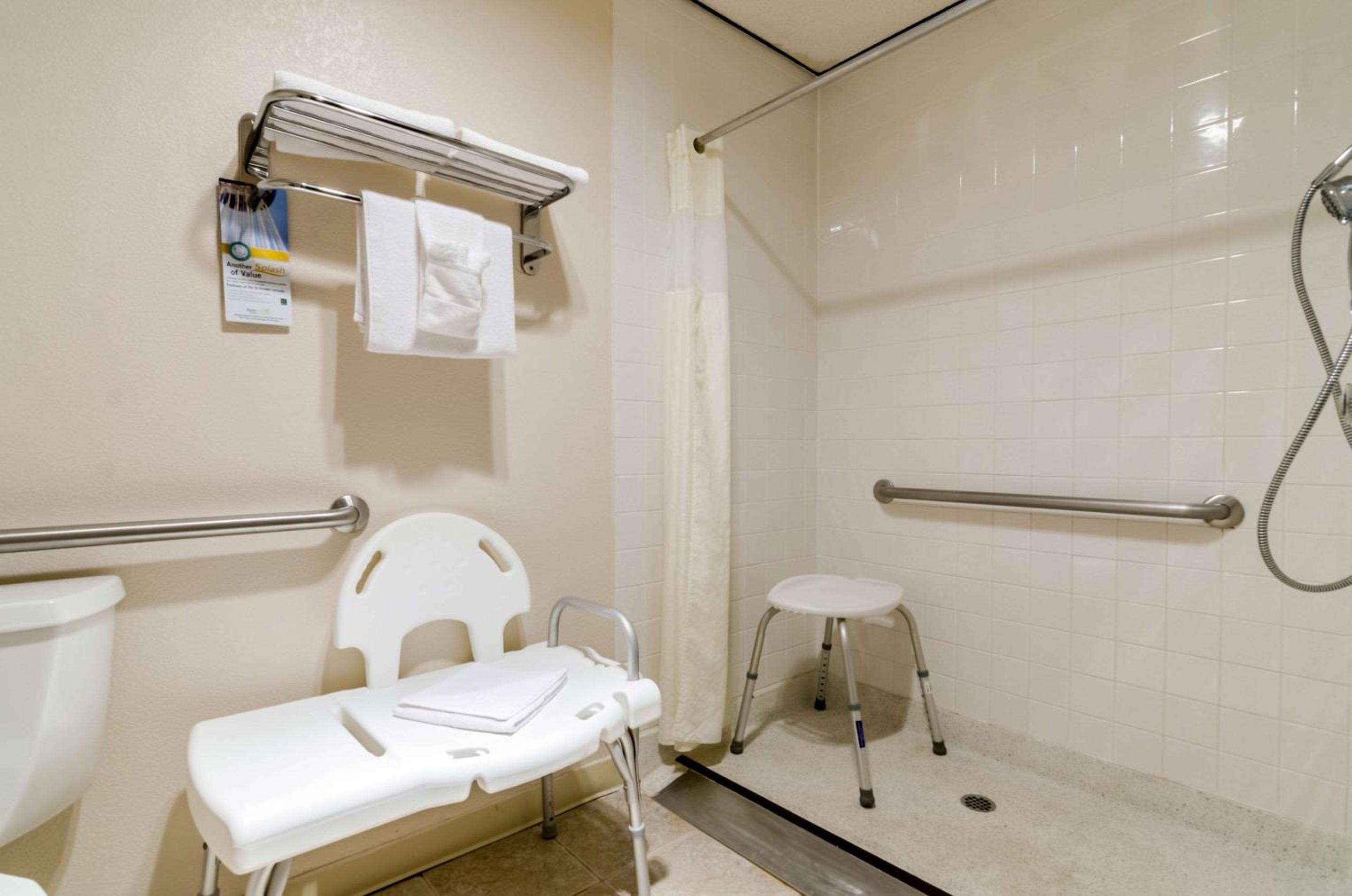 King Room - Disability Access/Non-Smoking - Photo 2