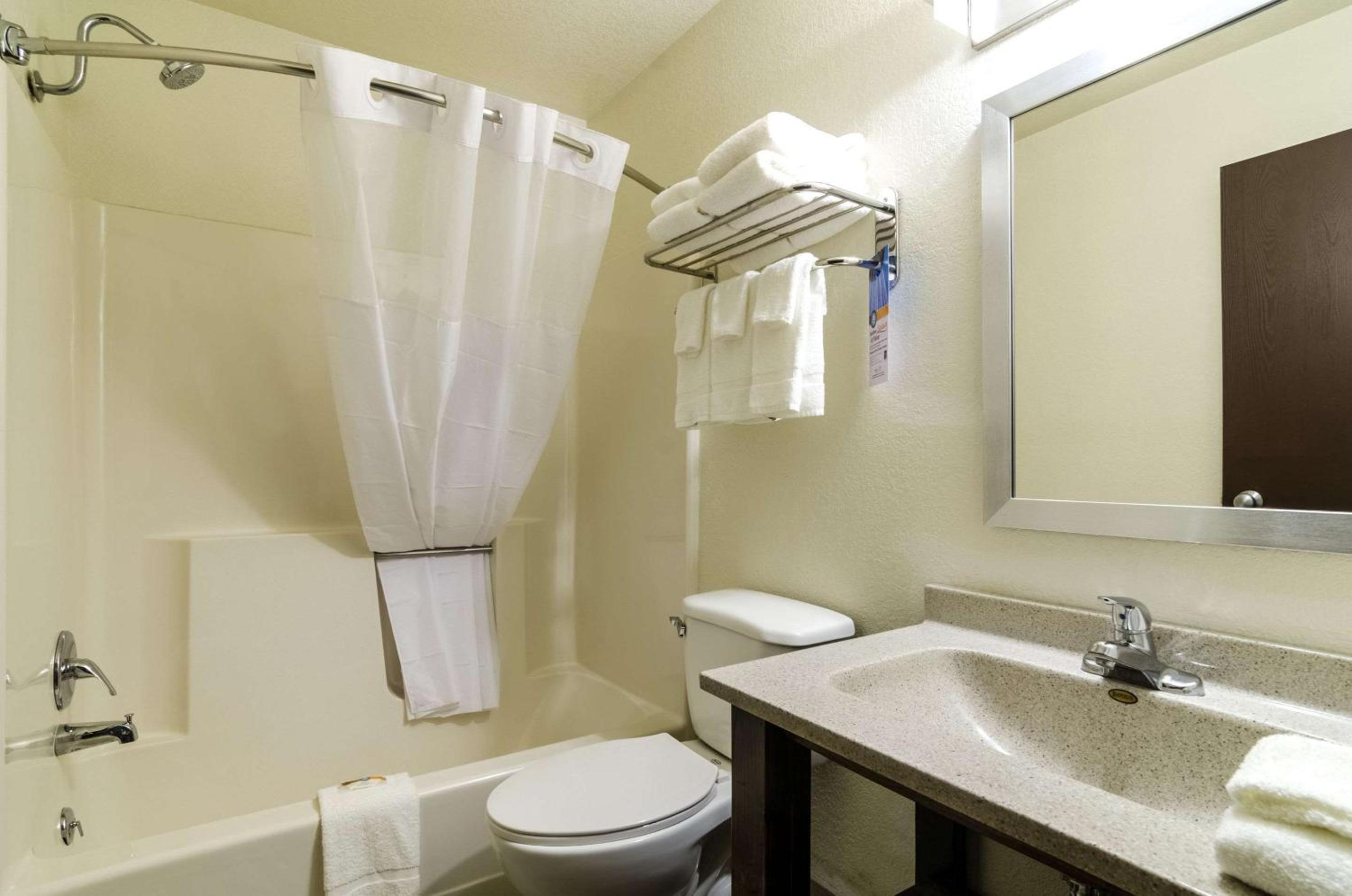Queen Room - Accessible/Nonsmoking - Photo 2
