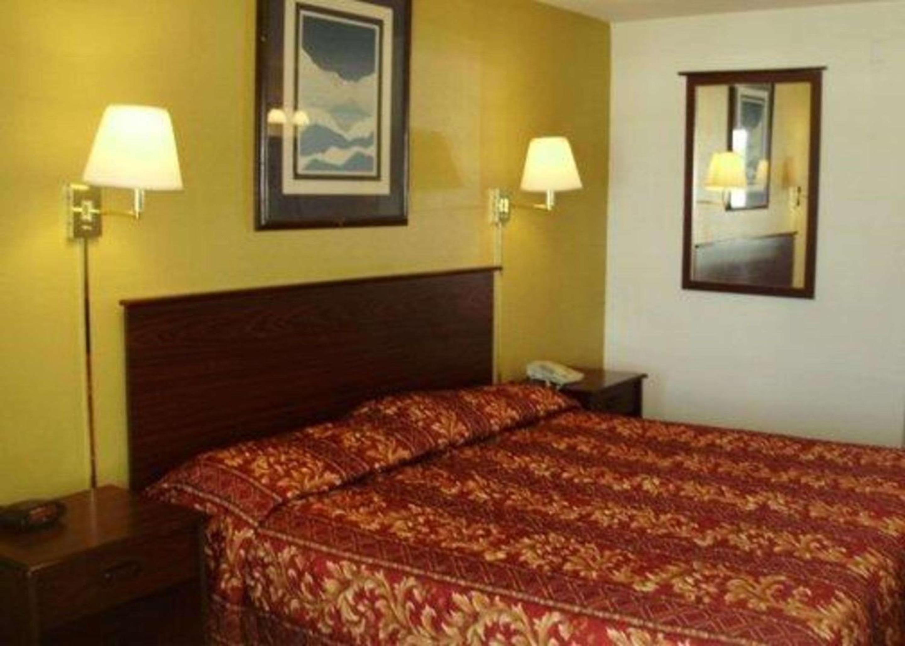 King Room - Non-Smoking - Photo 2