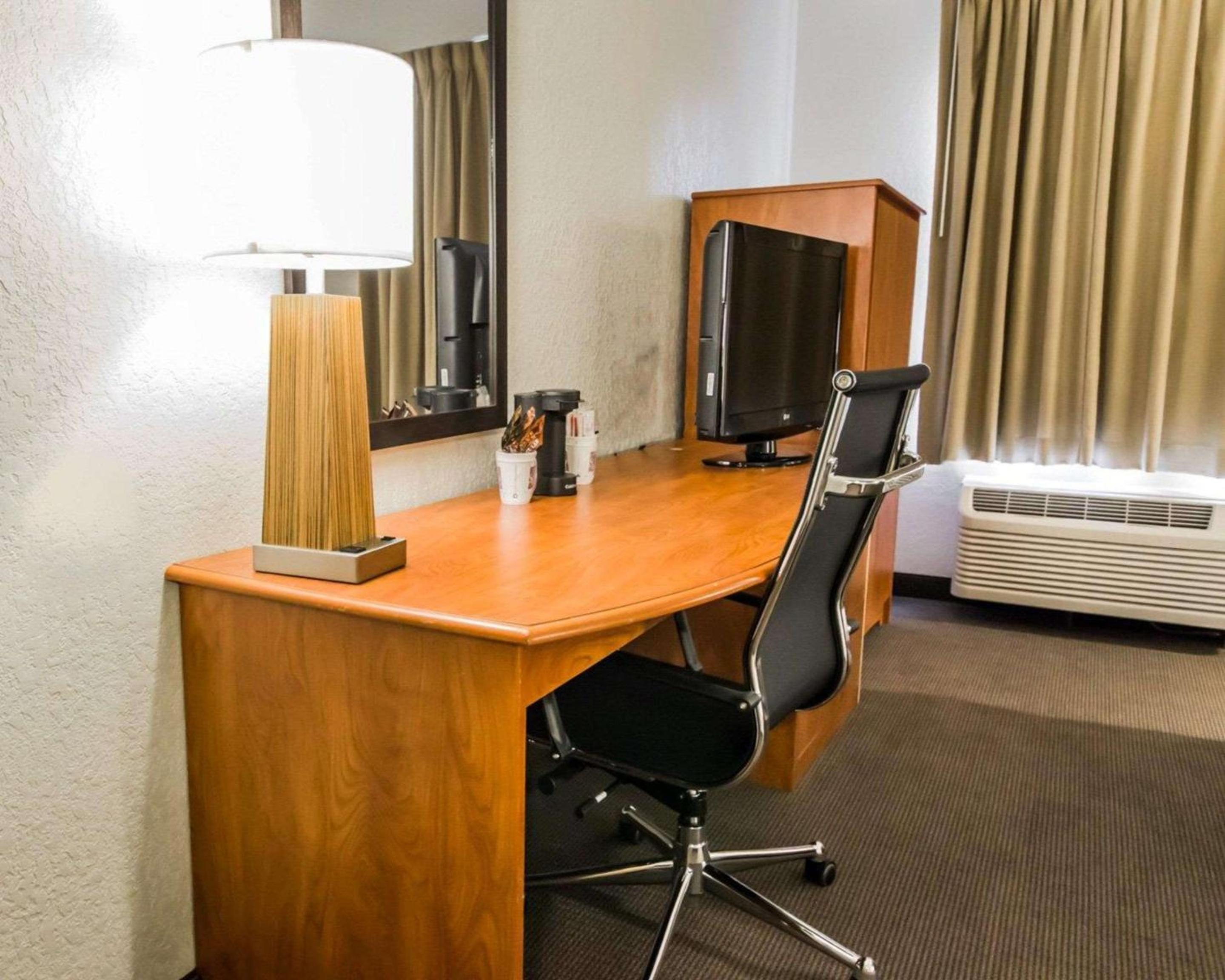 Standard Double Room with Two Double Beds - Photo 4