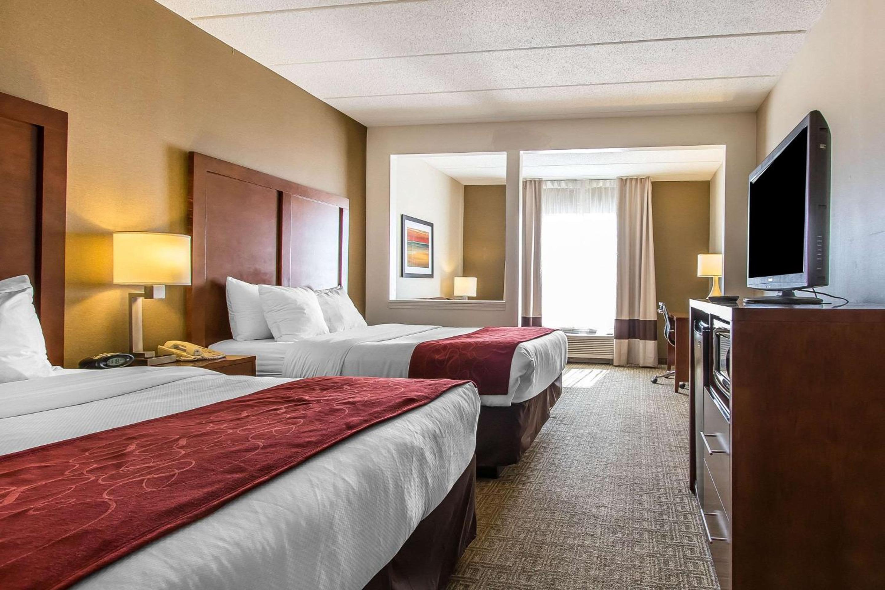 Queen Suite with Two Queen Beds - Non-Smoking - Photo 1