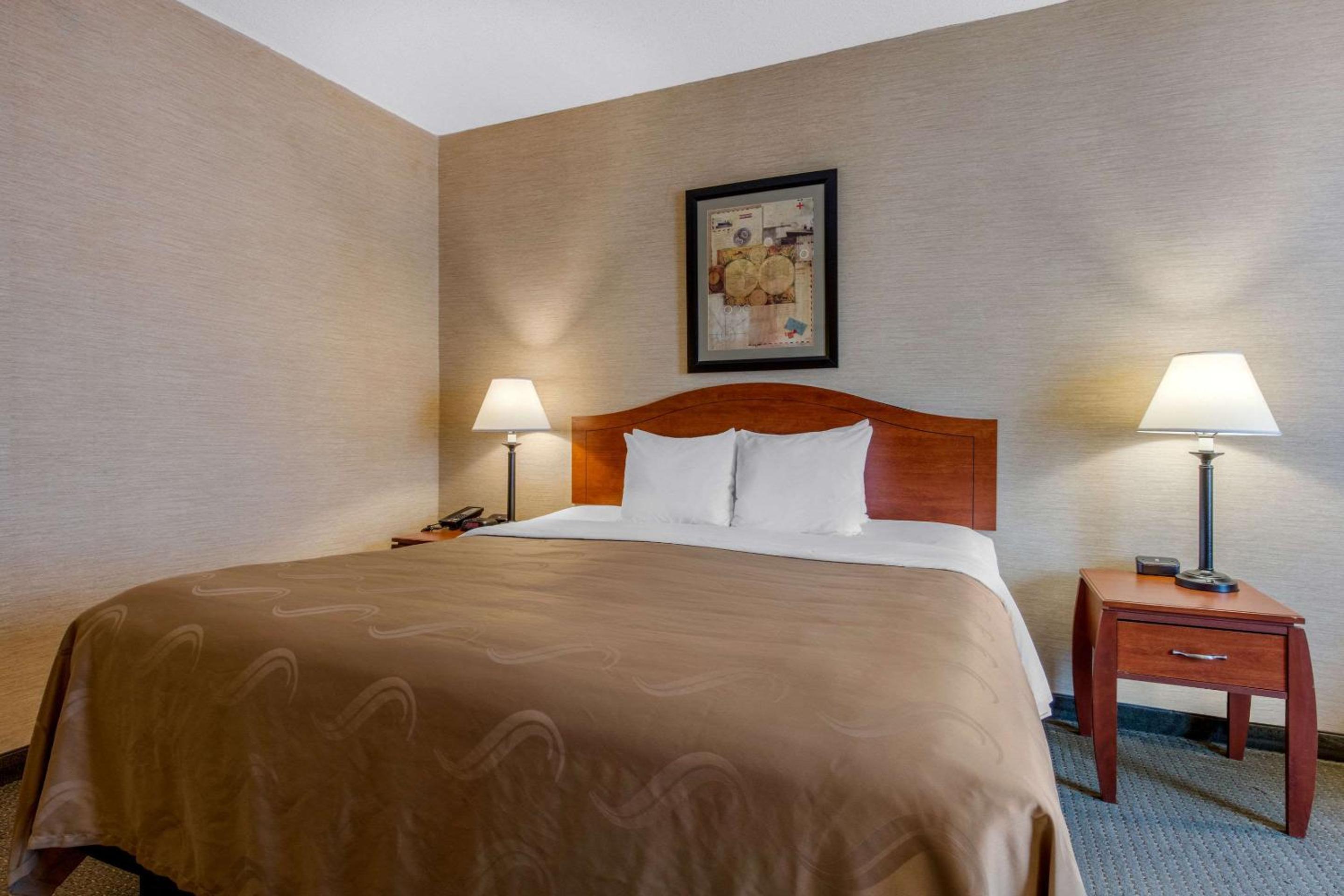 King Room - Non-Smoking - Photo 1