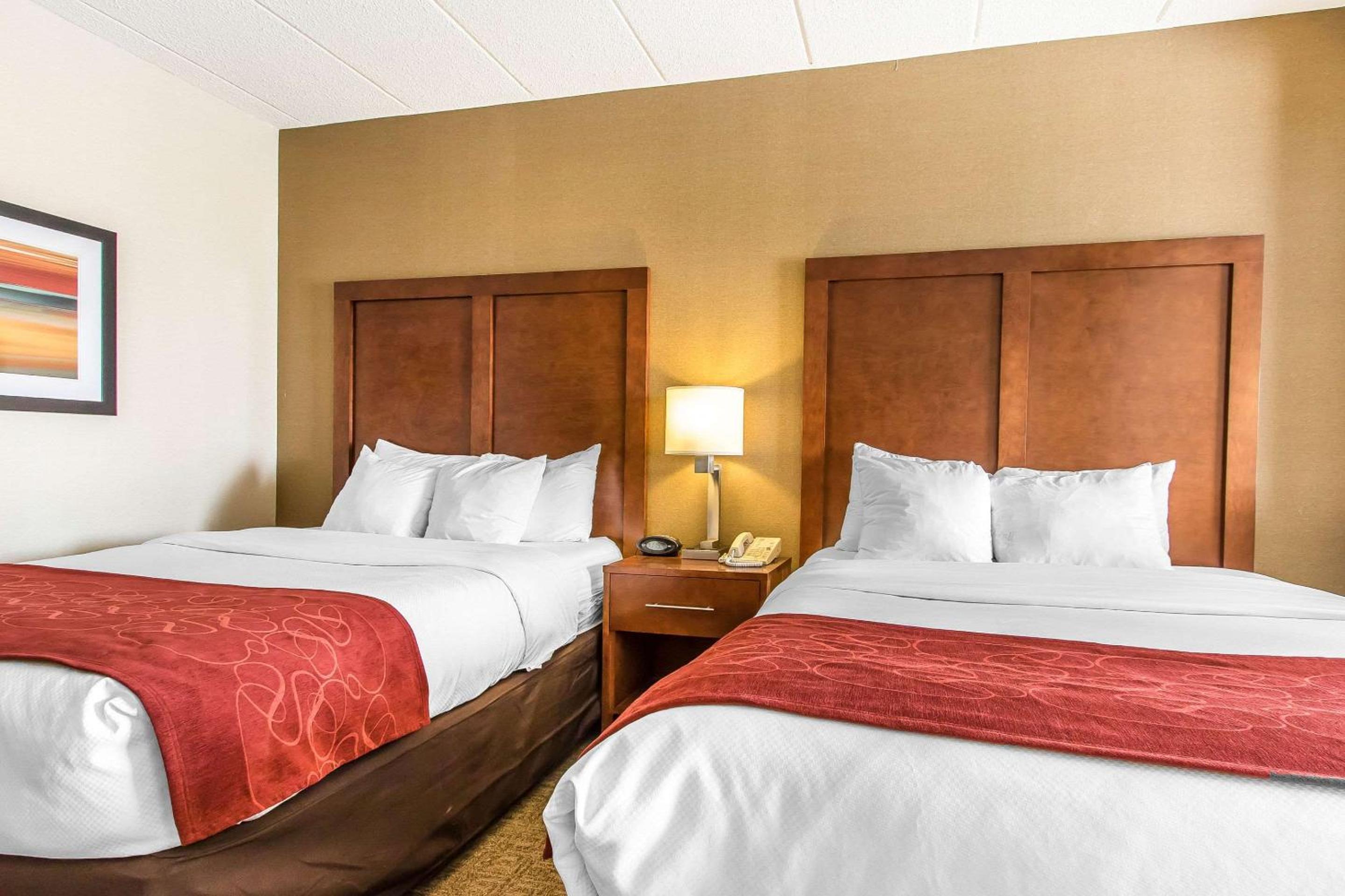Queen Suite with Two Queen Beds - Non-Smoking - Photo 4
