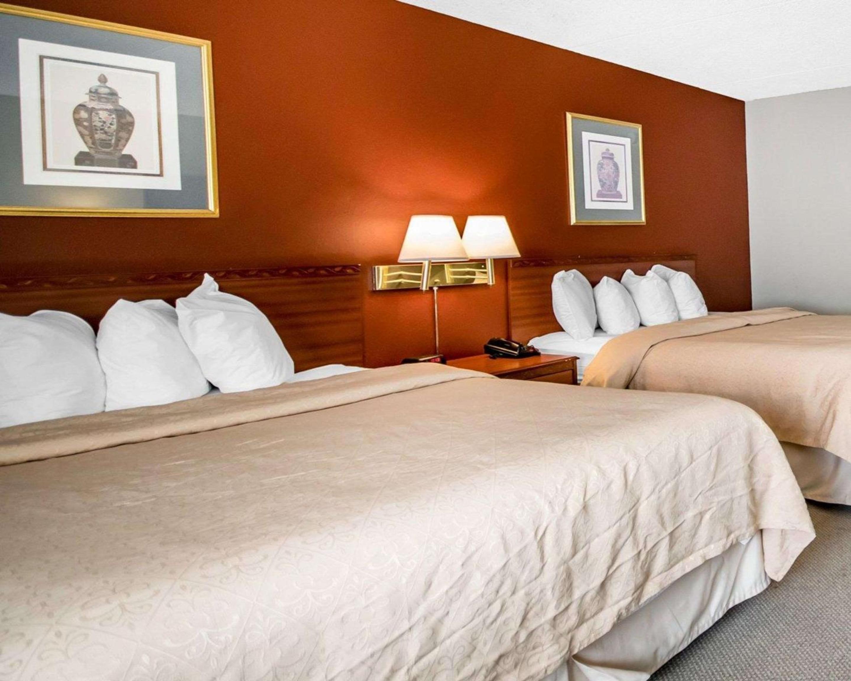 Queen Room with Two Queen Beds - Non-Smoking - Photo 1