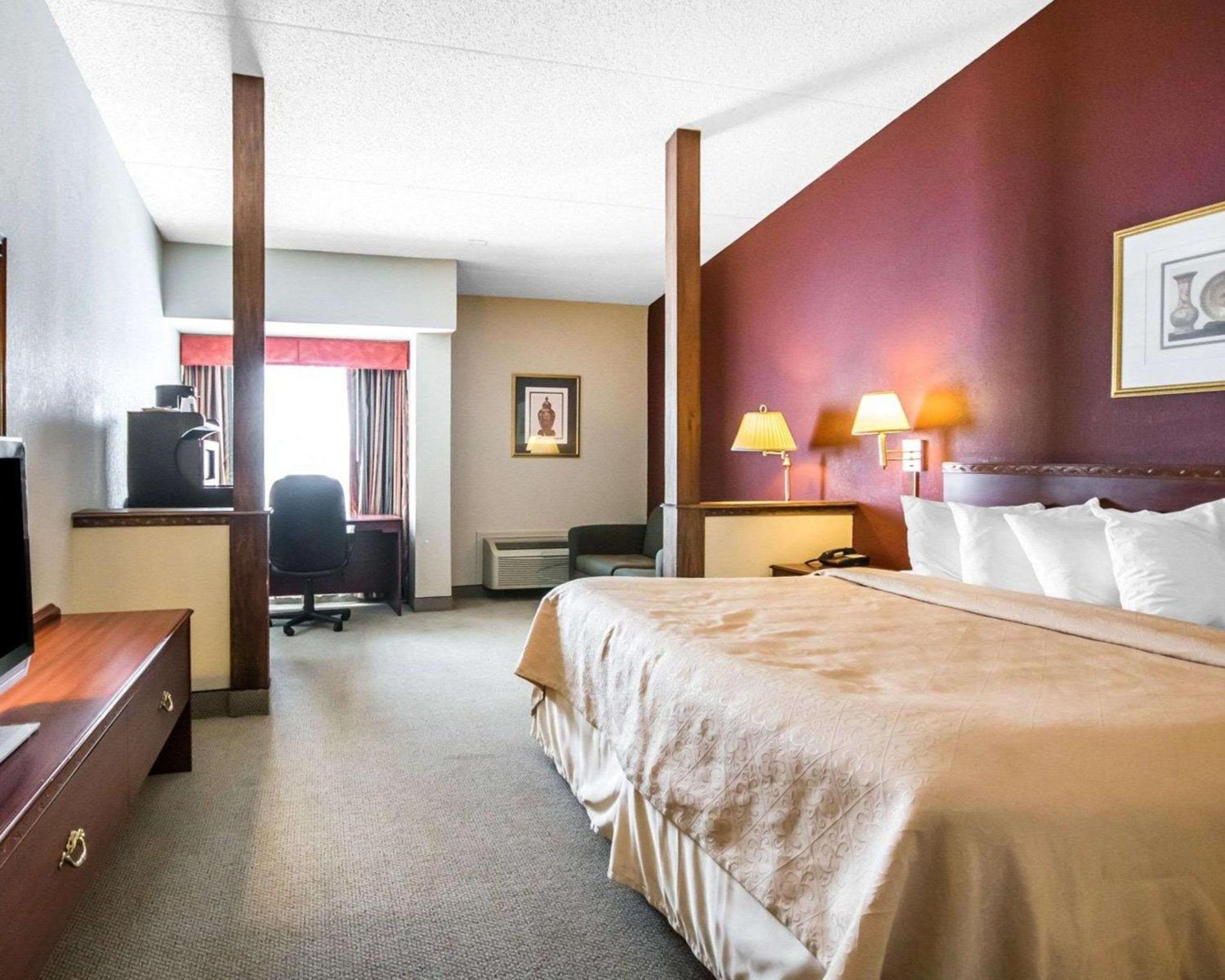 King Room - Non-Smoking - Photo 1