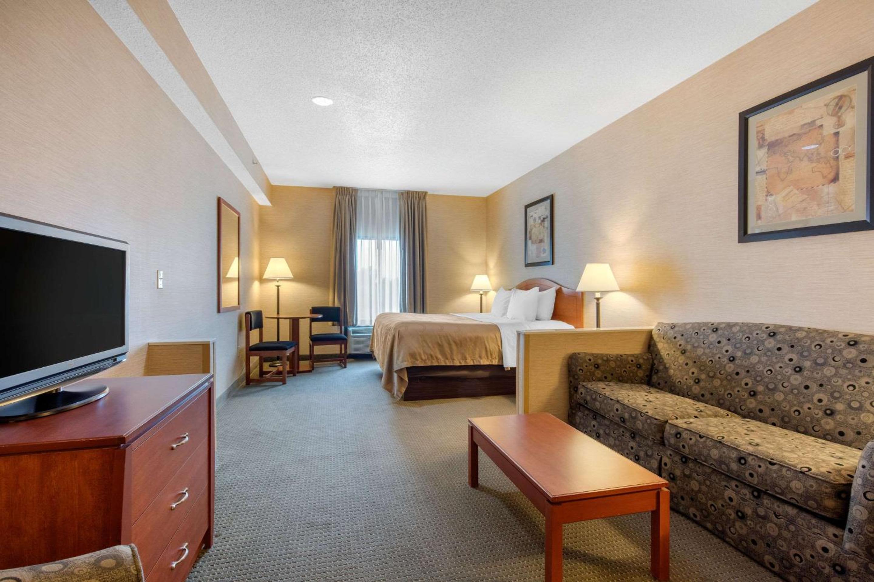 King Suite with Sofa-Bed - Non-Smoking - Photo 1