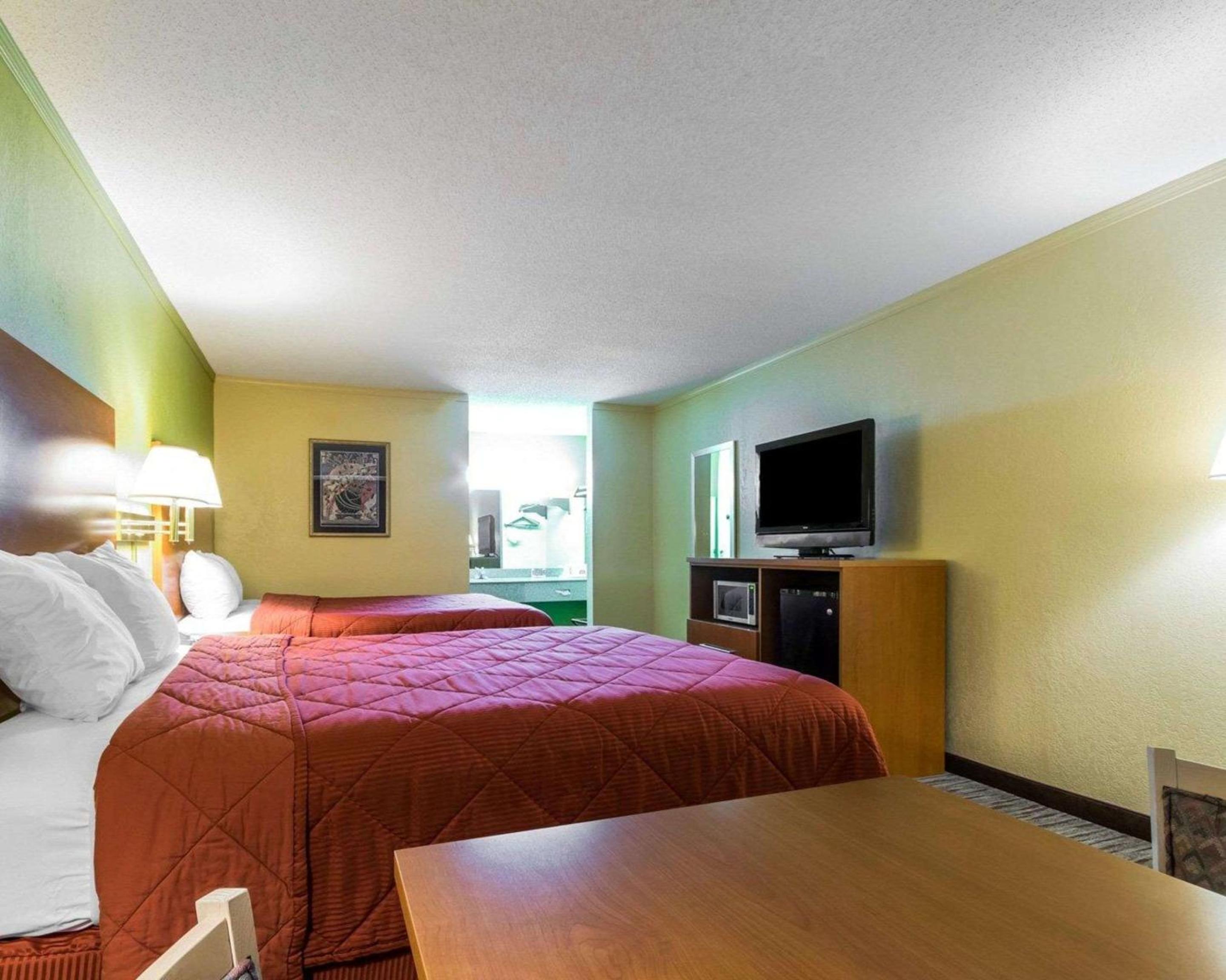 Queen Room with Two Queen Beds - Smoking