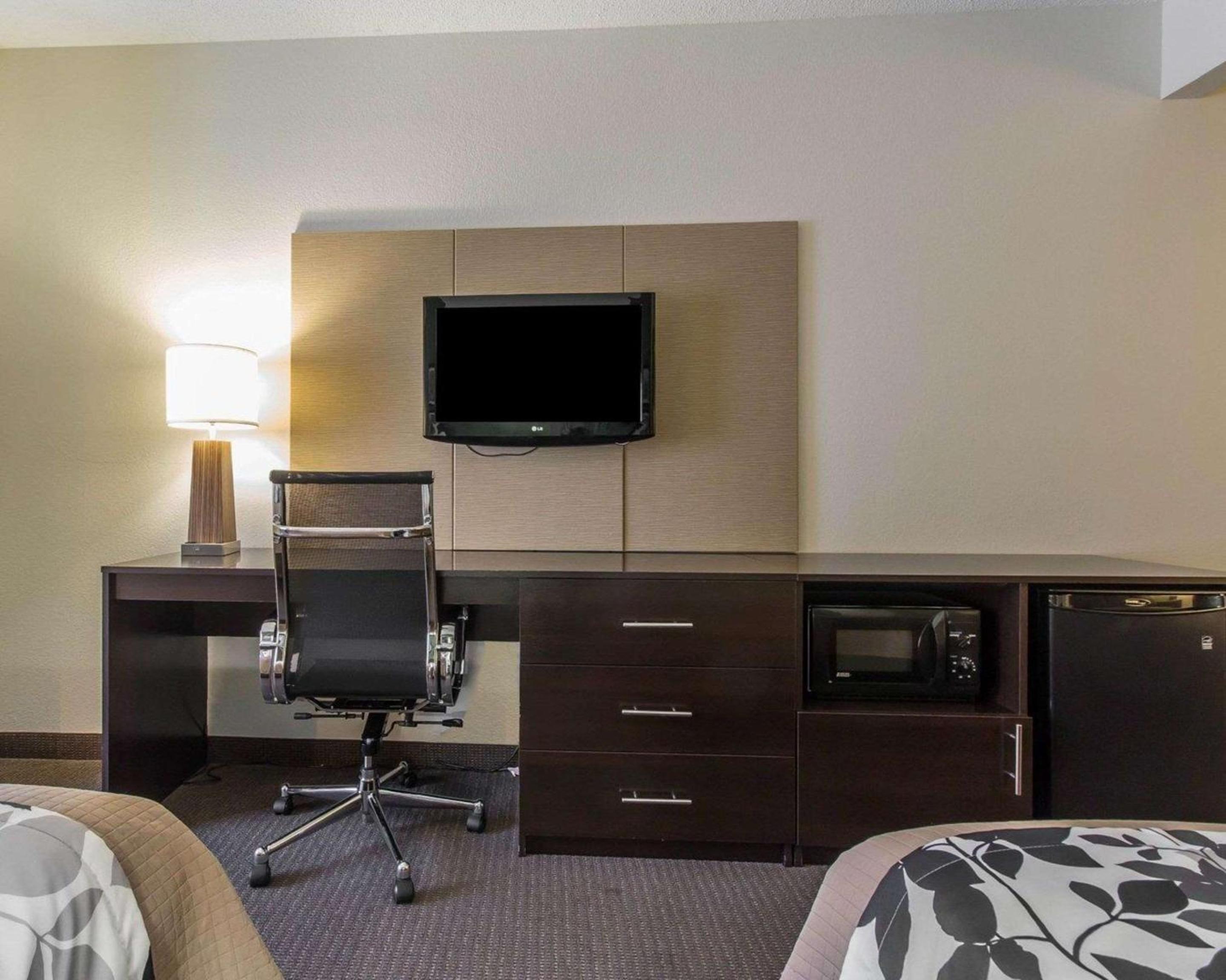 Queen Room with Two Queen Beds - Pet Friendly/Non-Smoking - Photo 1