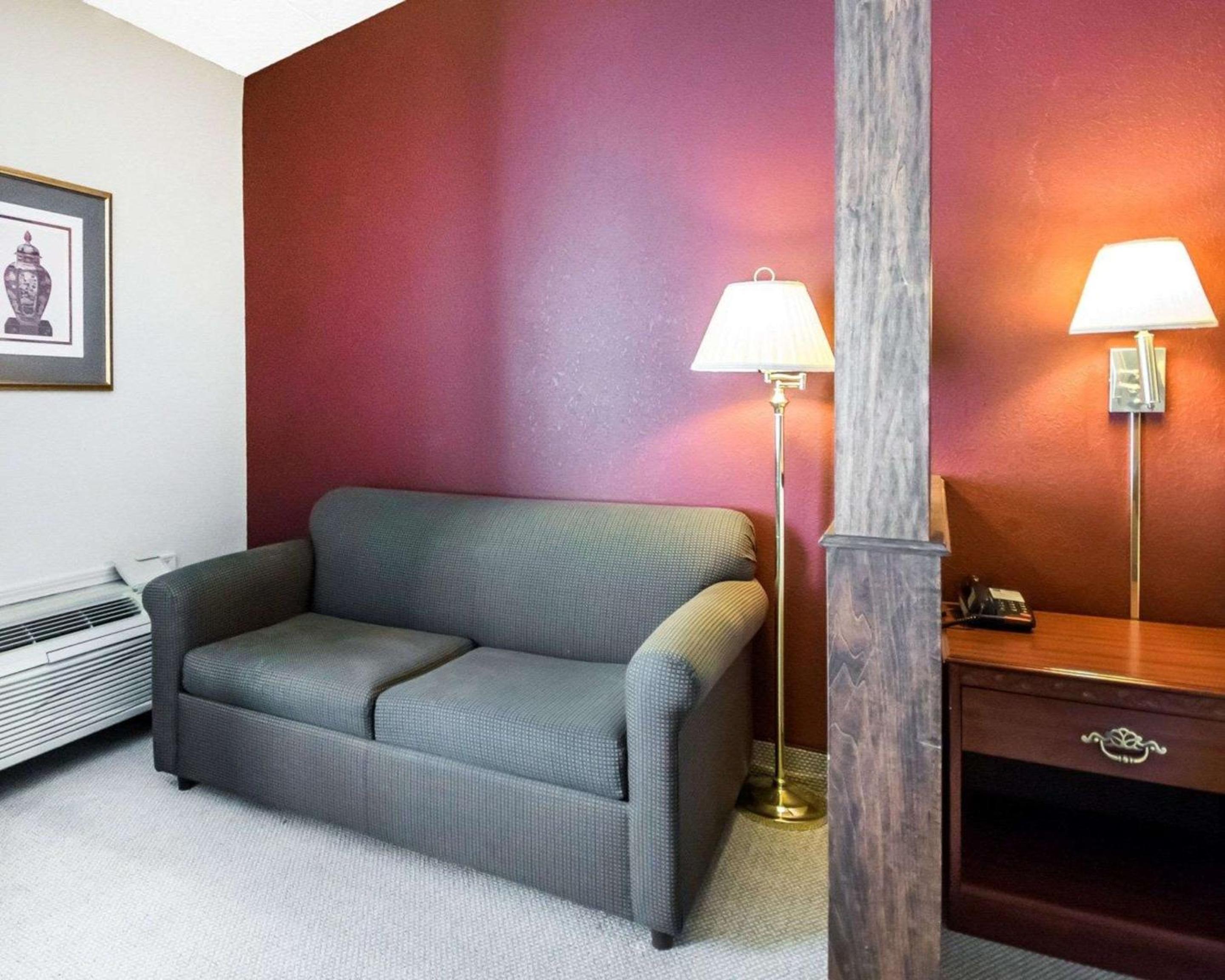 King Room - Non-Smoking - Photo 3