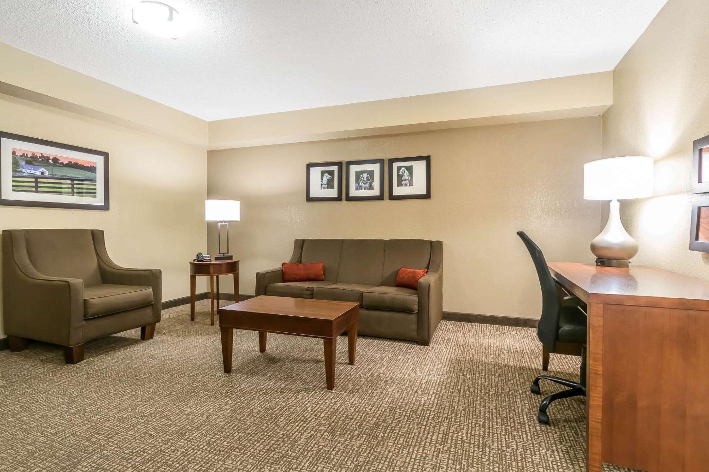 Queen Suite - Photo 4