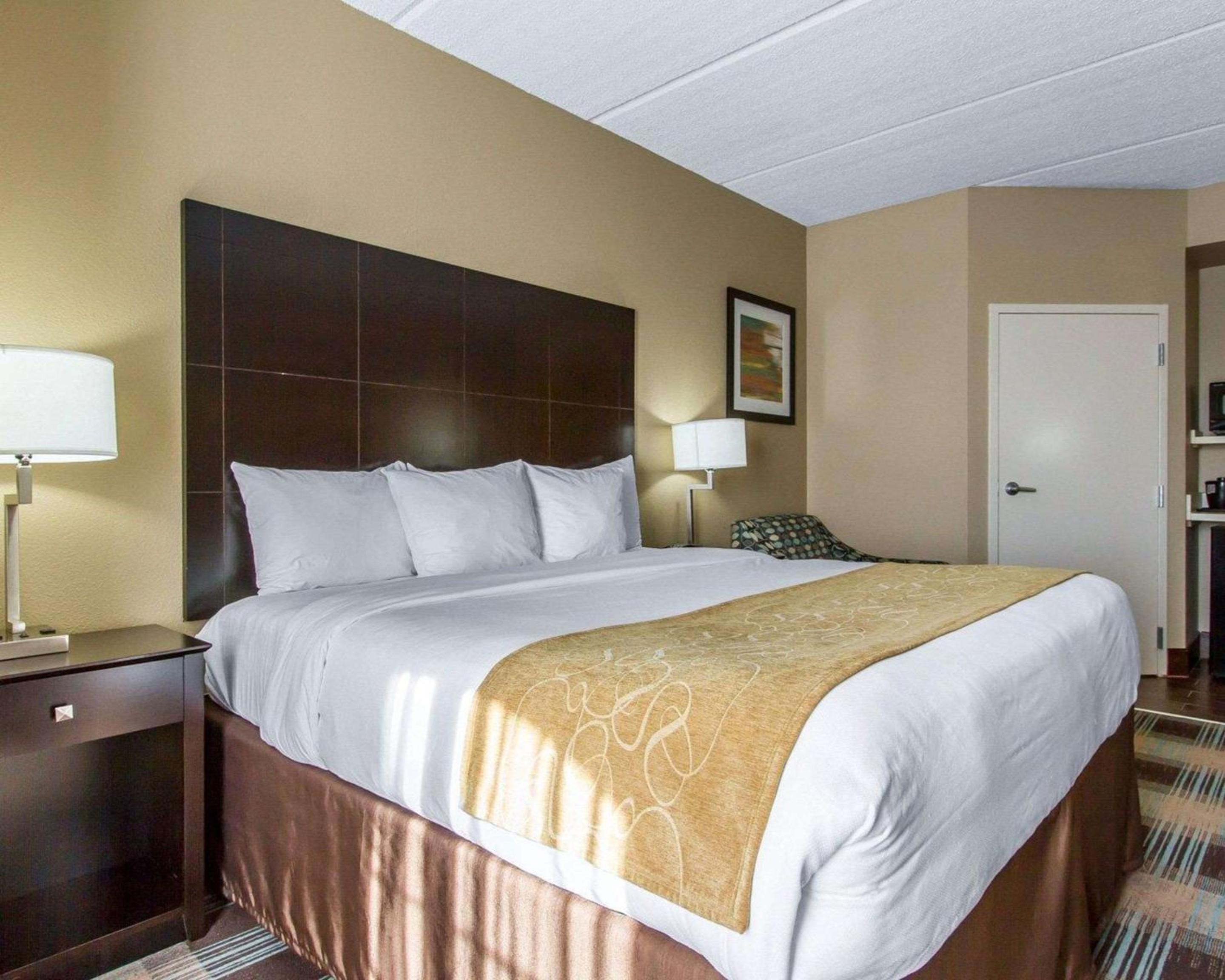 King Room - Non-Smoking - Photo 1