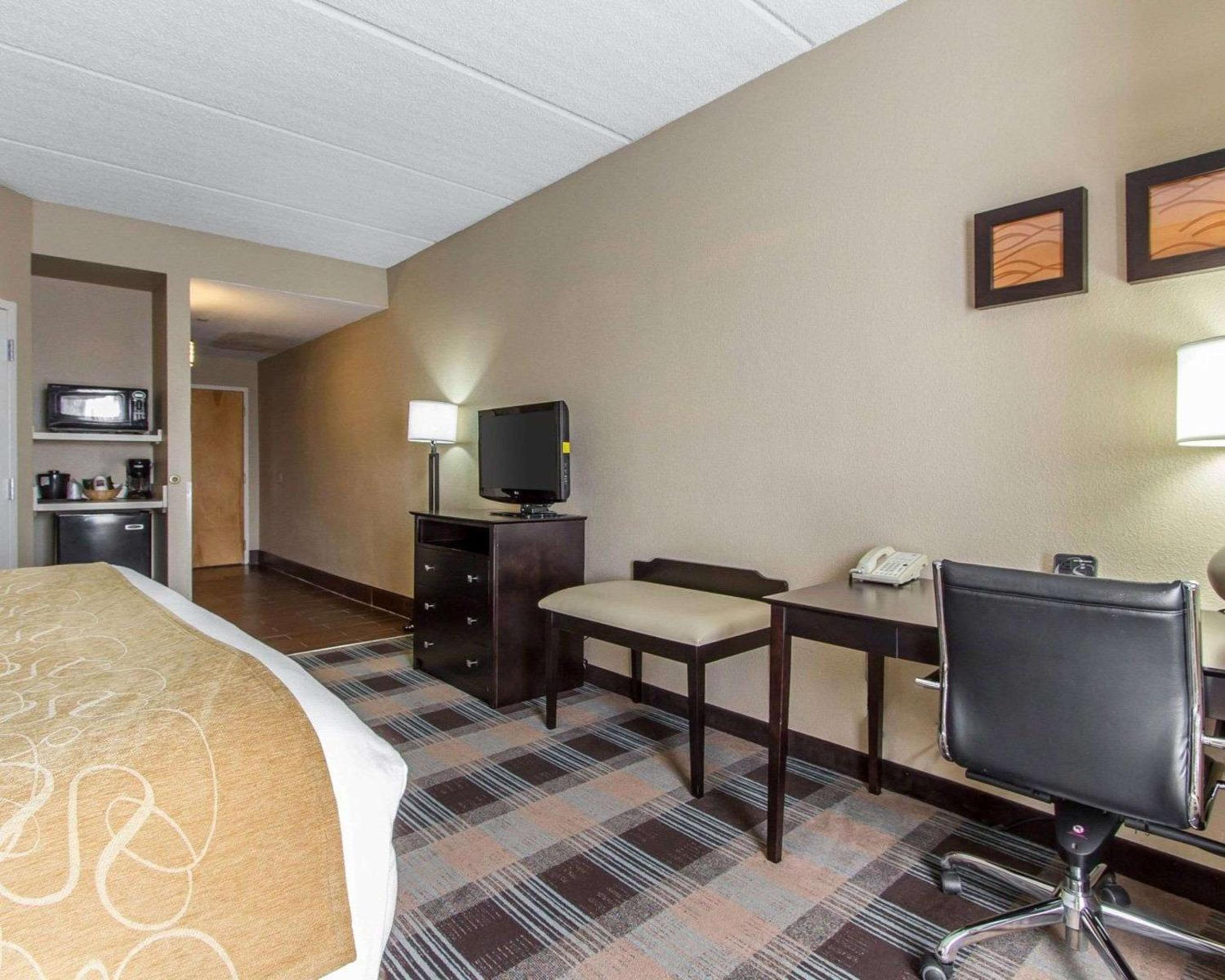 King Room - Non-Smoking - Photo 2