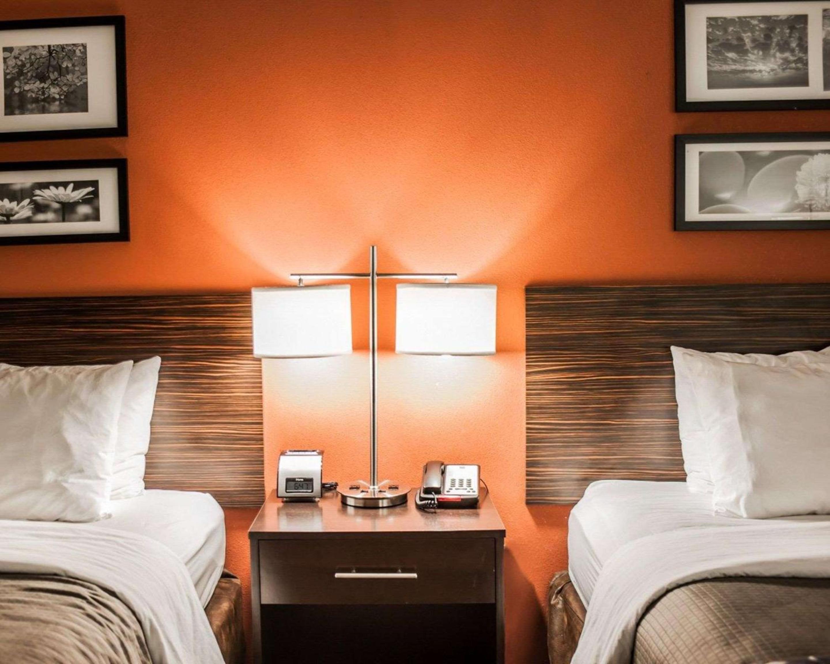 Queen Suite with Two Queen Beds - Non-Smoking - Photo 1