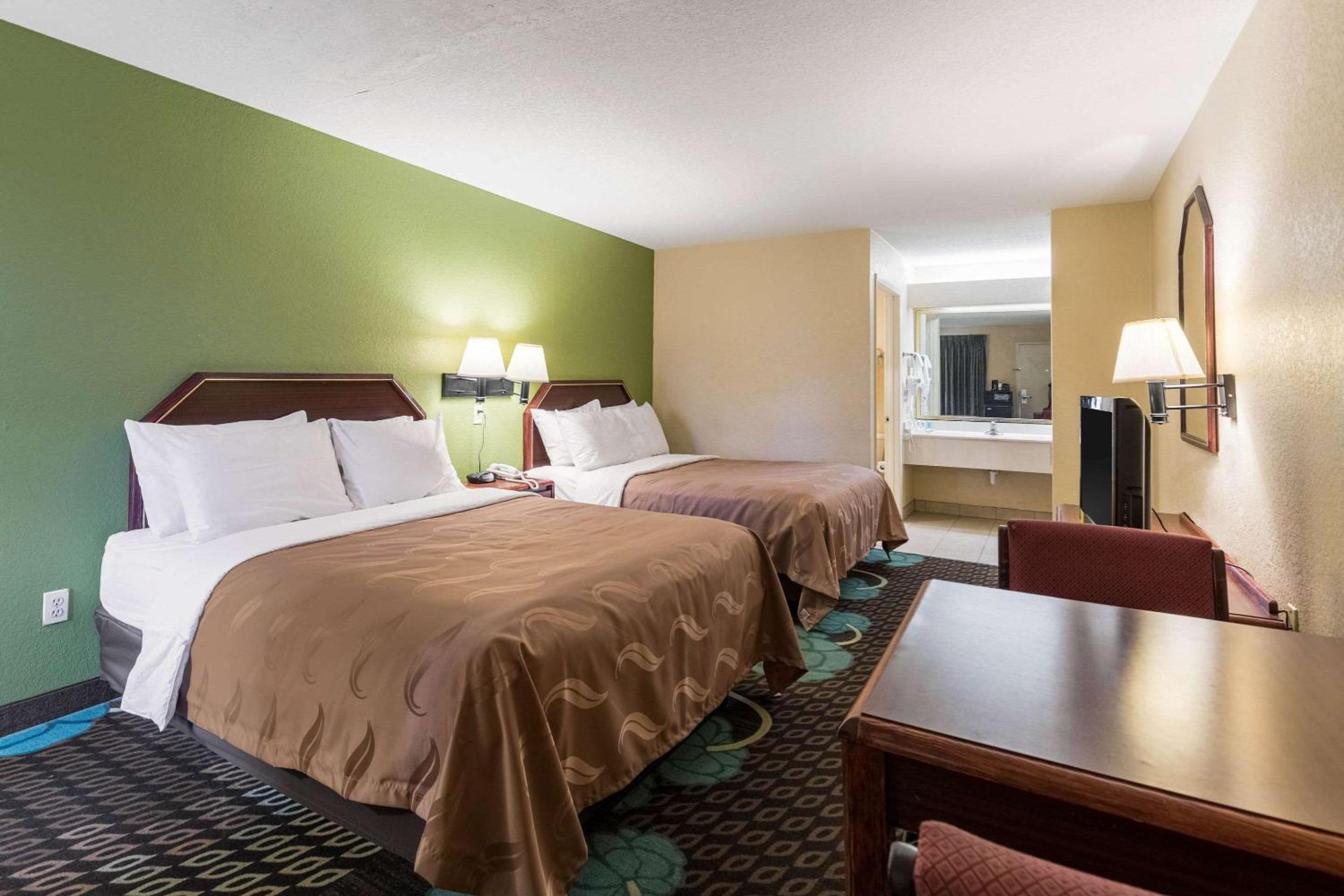 Queen Room with Two Queen Beds - Non-Smoking - Photo 1