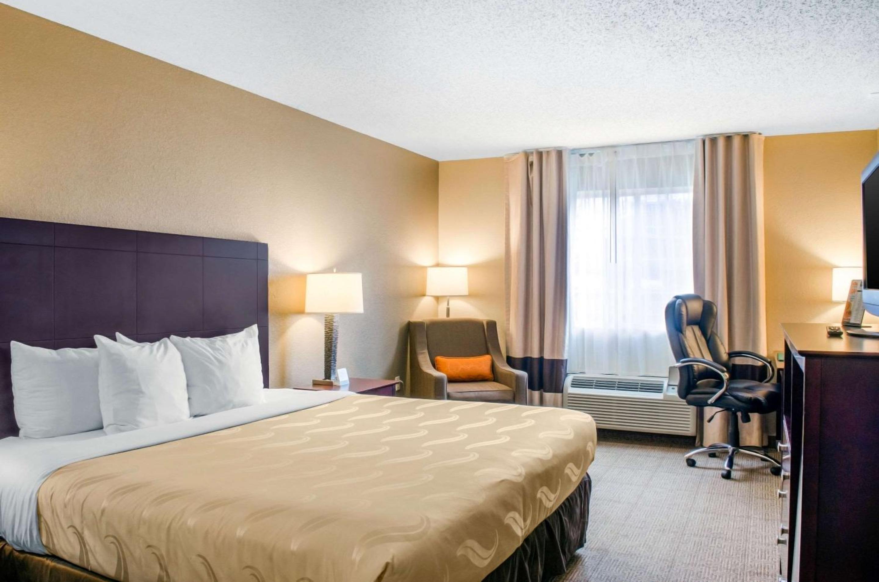 King Room - Non-Smoking - Photo 1