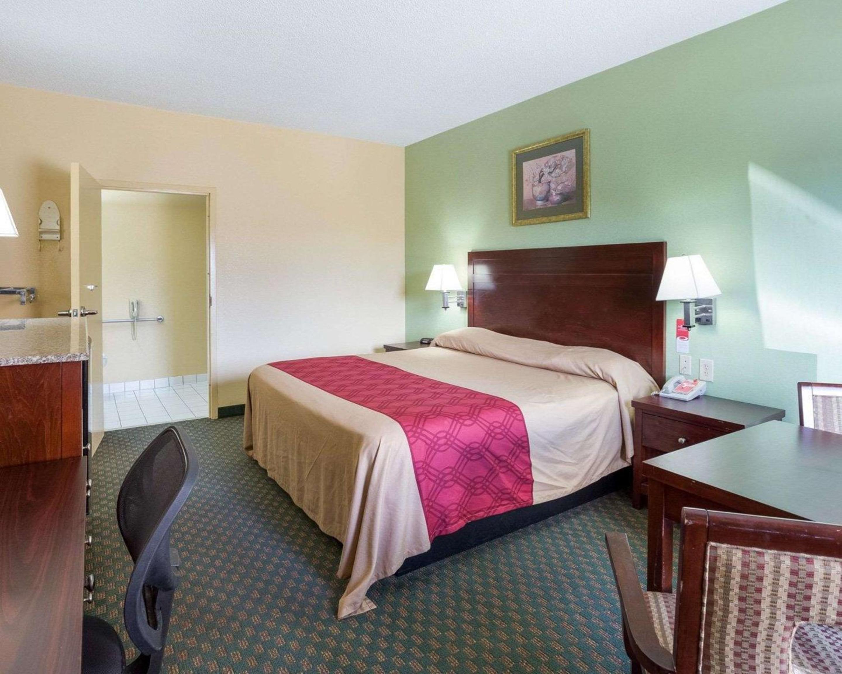 King Room - Non-Smoking - Photo 1