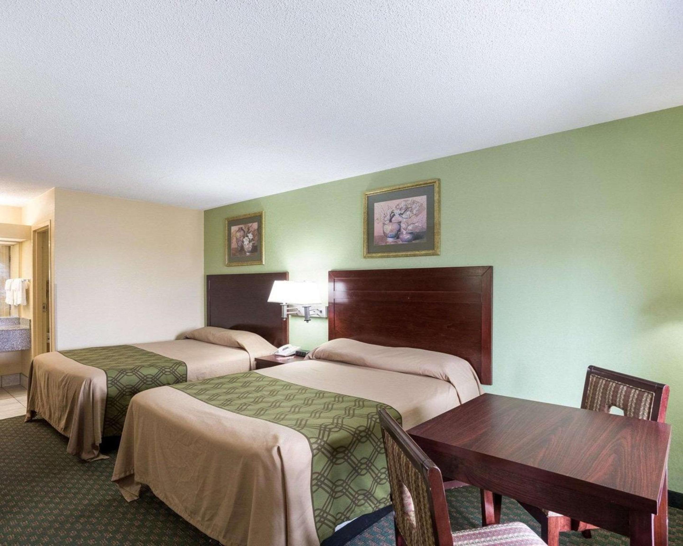 Queen Room with Two Queen Beds - Non-Smoking - Photo 1