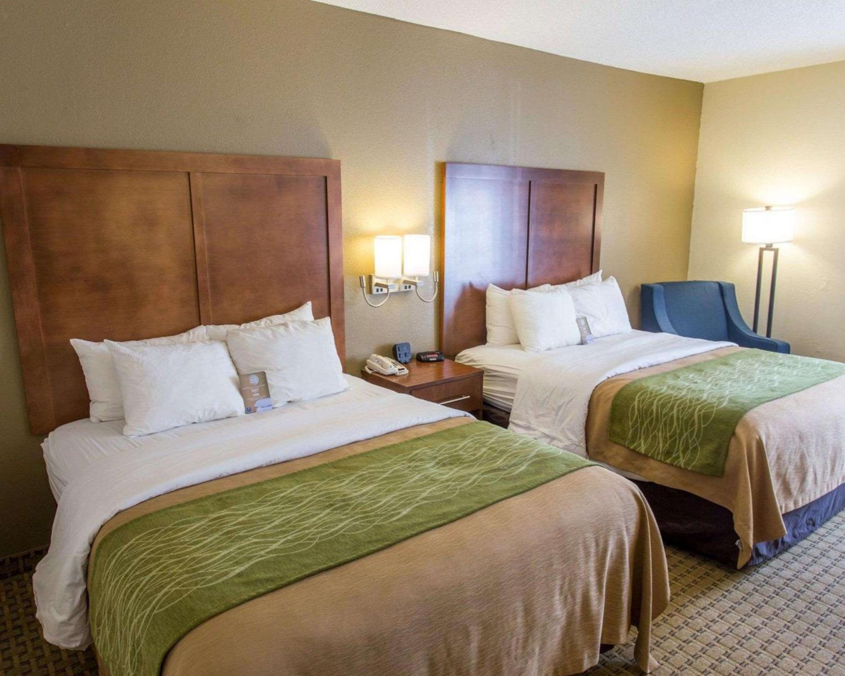 Queen Room with Two Queen Beds - Non-Smoking - Photo 1