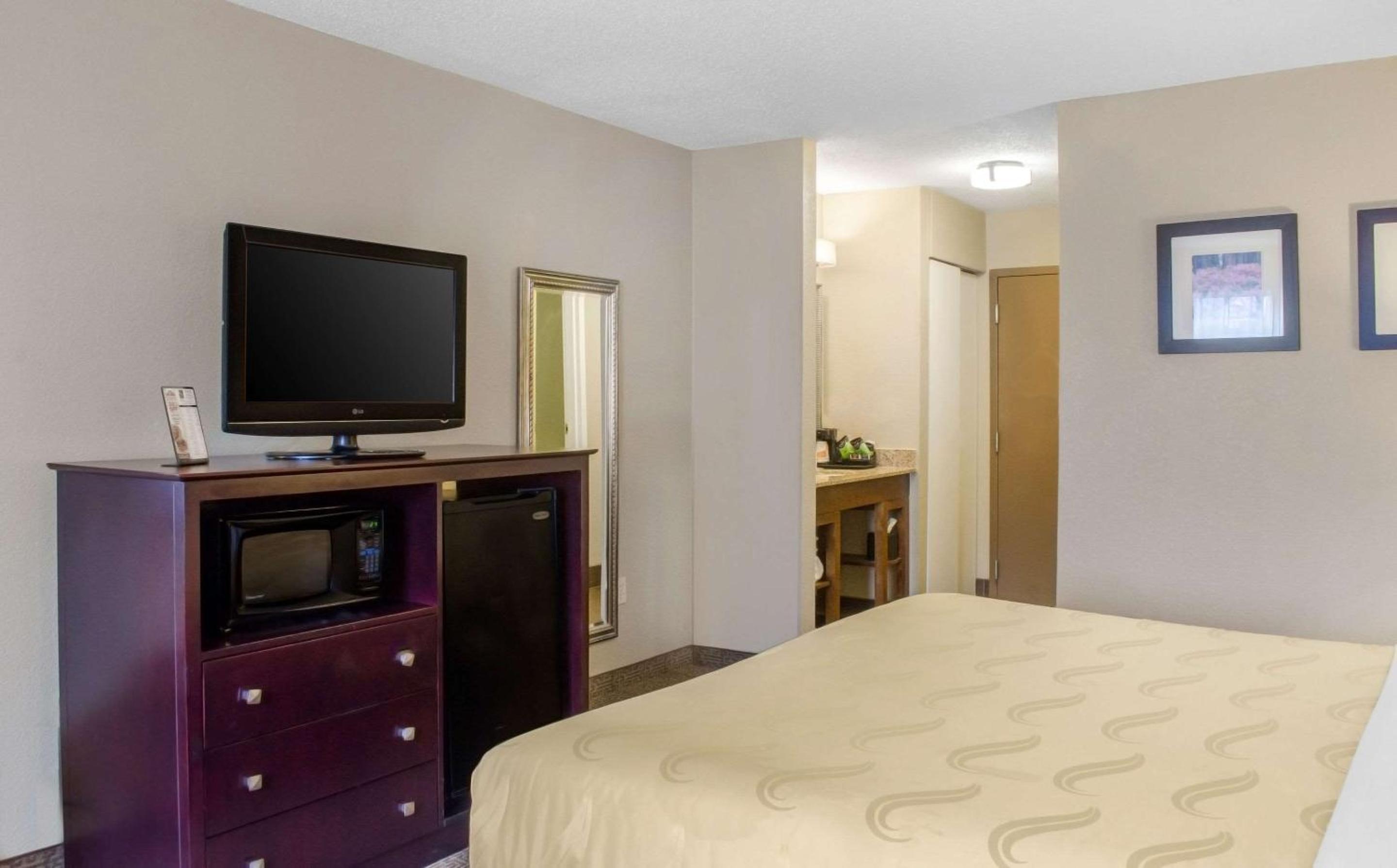King Room - Non-Smoking - Photo 2