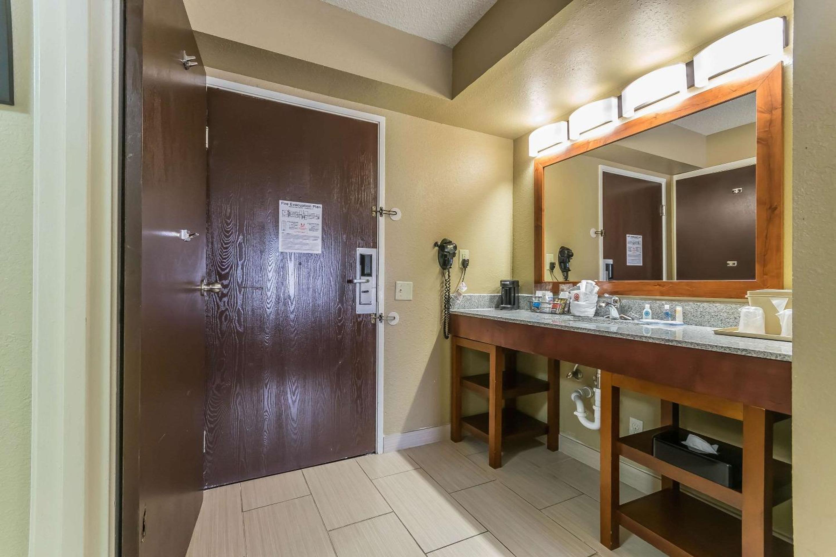 King Room - Disability Access - Photo 4