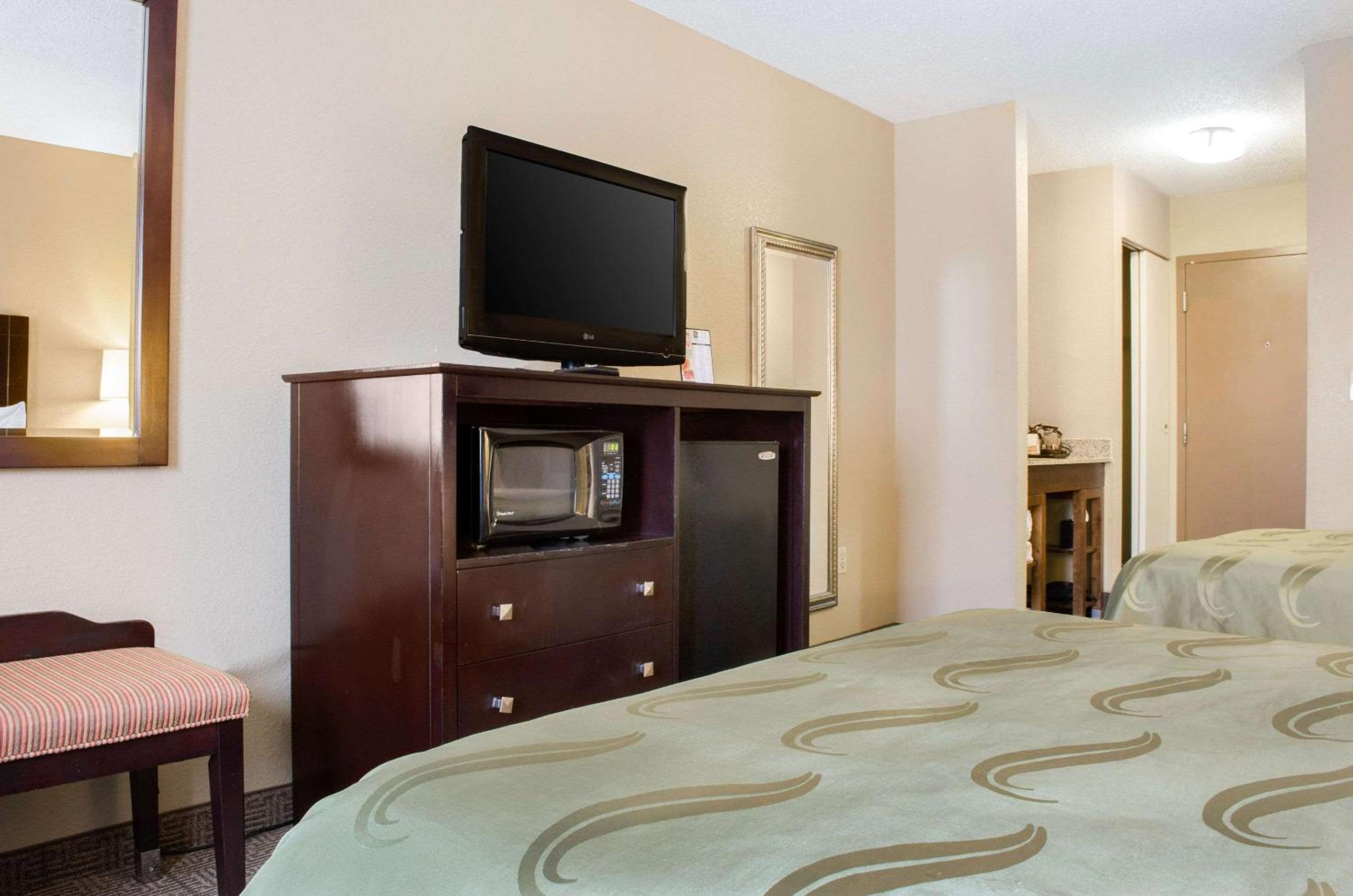 Double Room with Two Double Beds - Non-Smoking - Photo 1