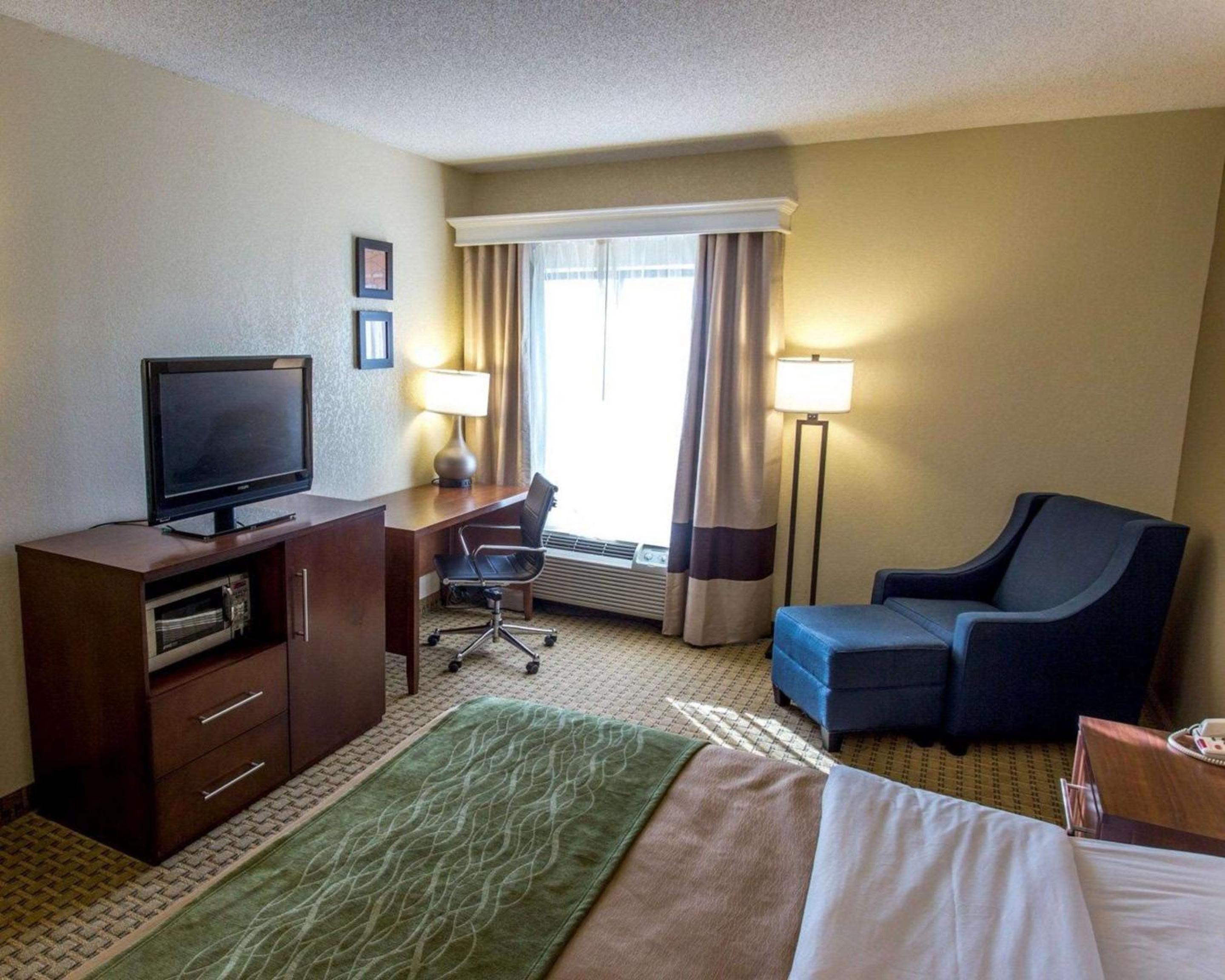 King Room - Non-Smoking - Photo 2
