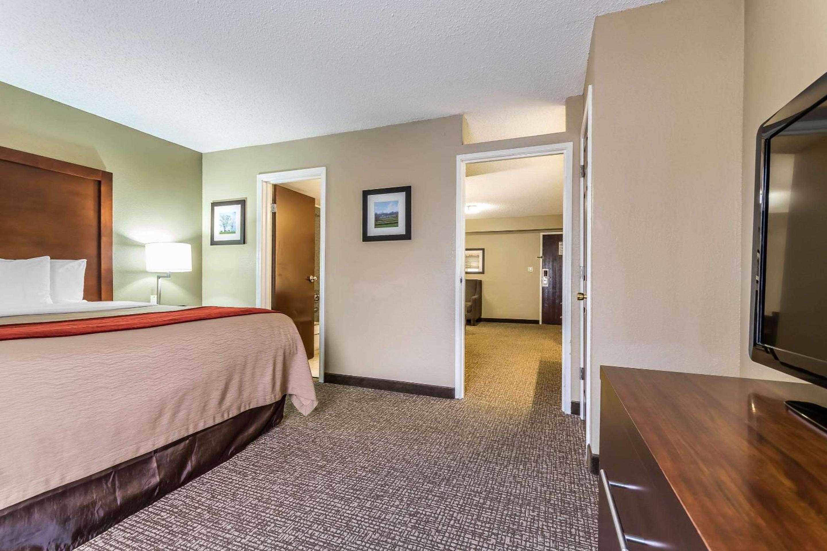 King Suite - Photo 3