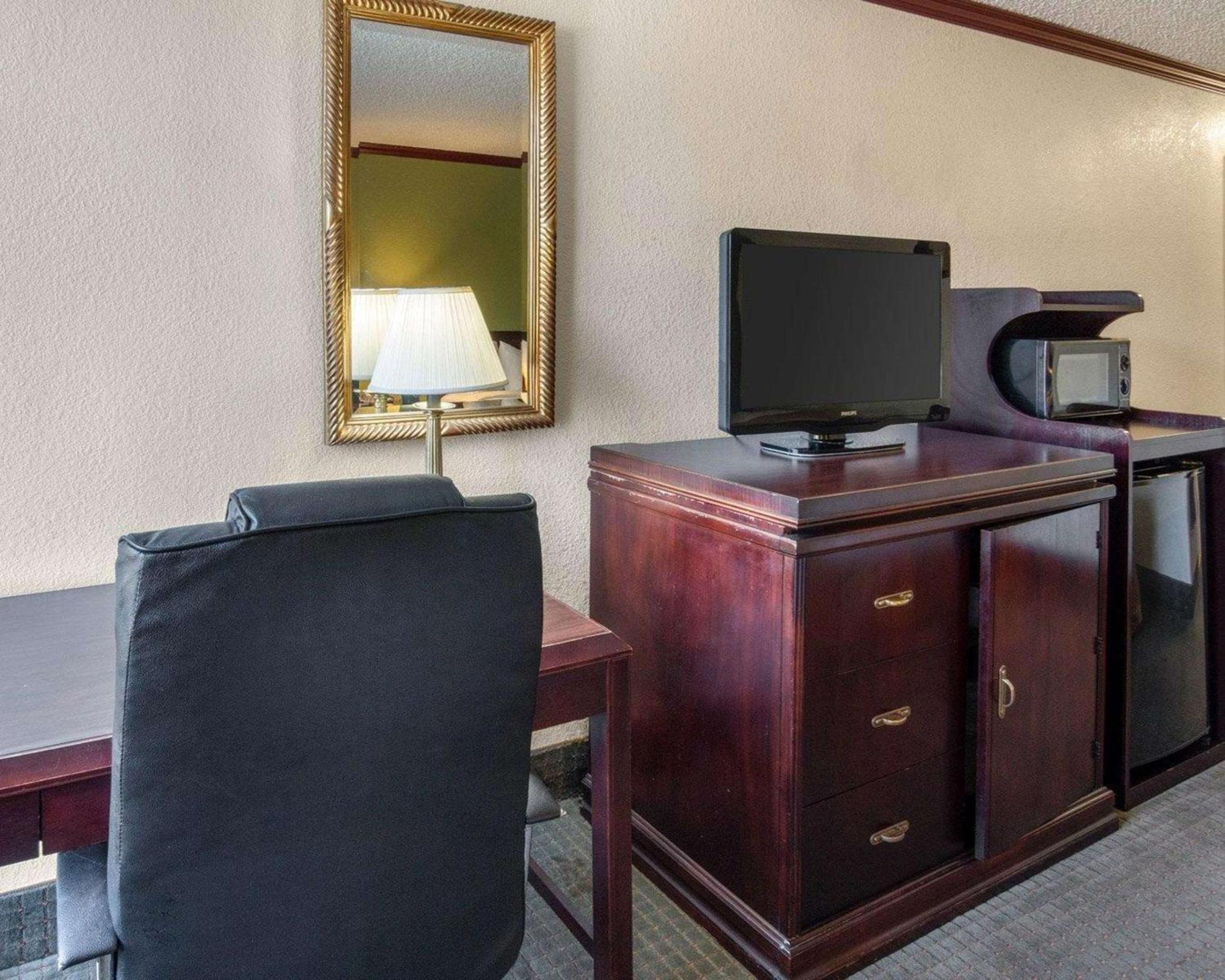 Double Room with Two Double Beds - Non-Smoking - Photo 1