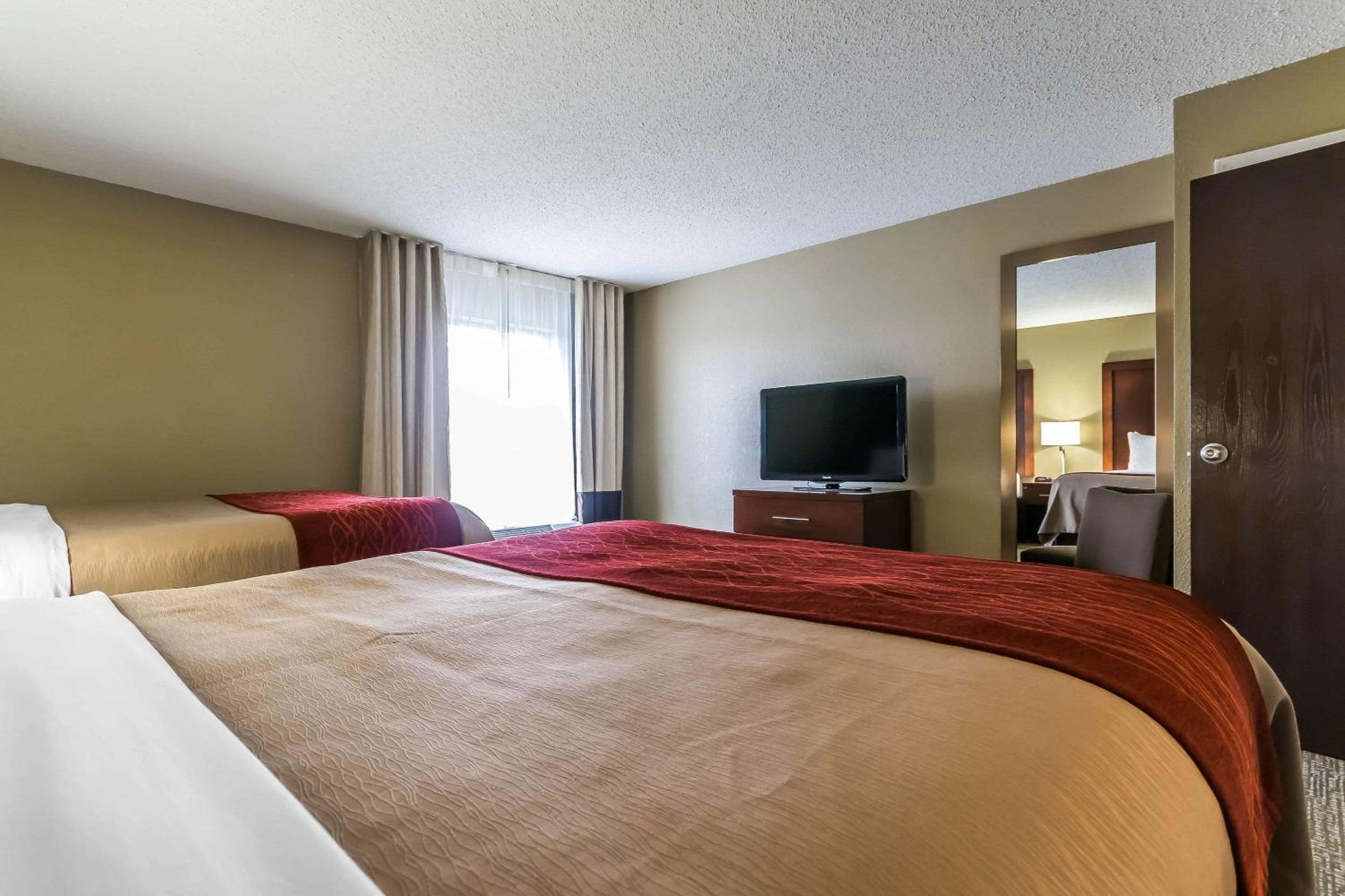 Queen Suite - Photo 3