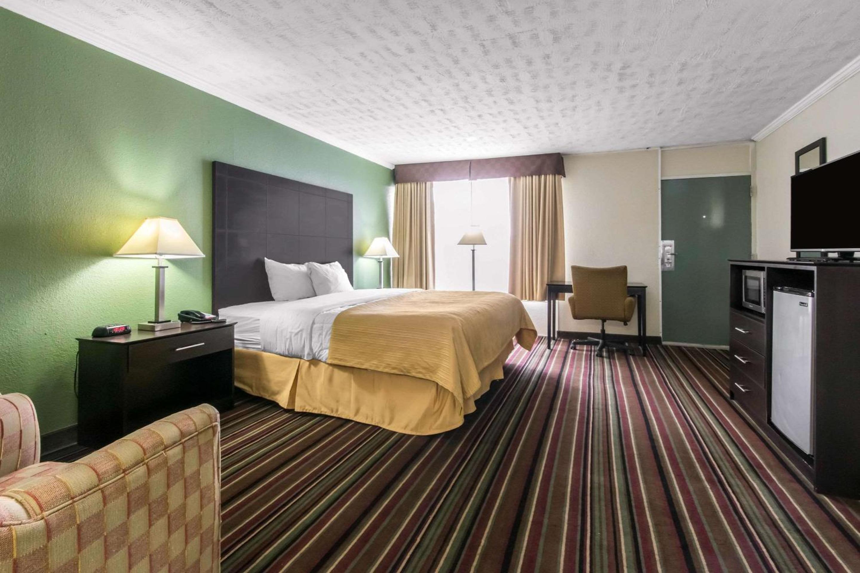 Superior Efficiency King Suite - Non-Smoking photo 1