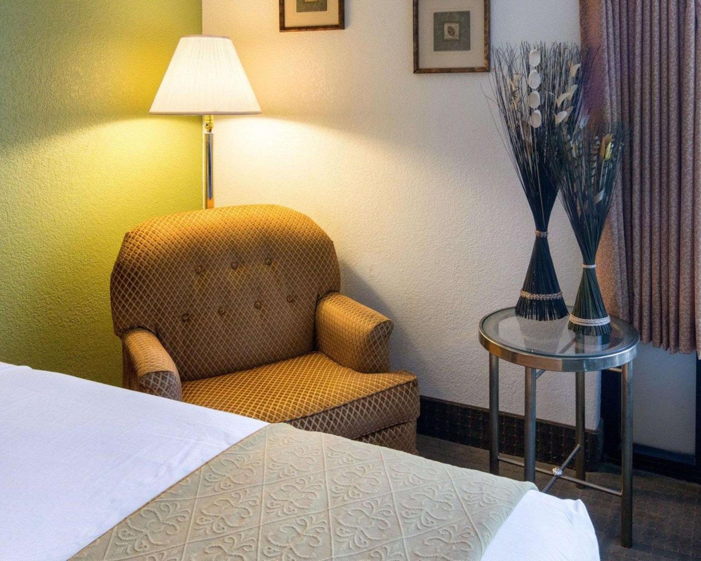 Double Room with Two Double Beds - Non-Smoking - Photo 3