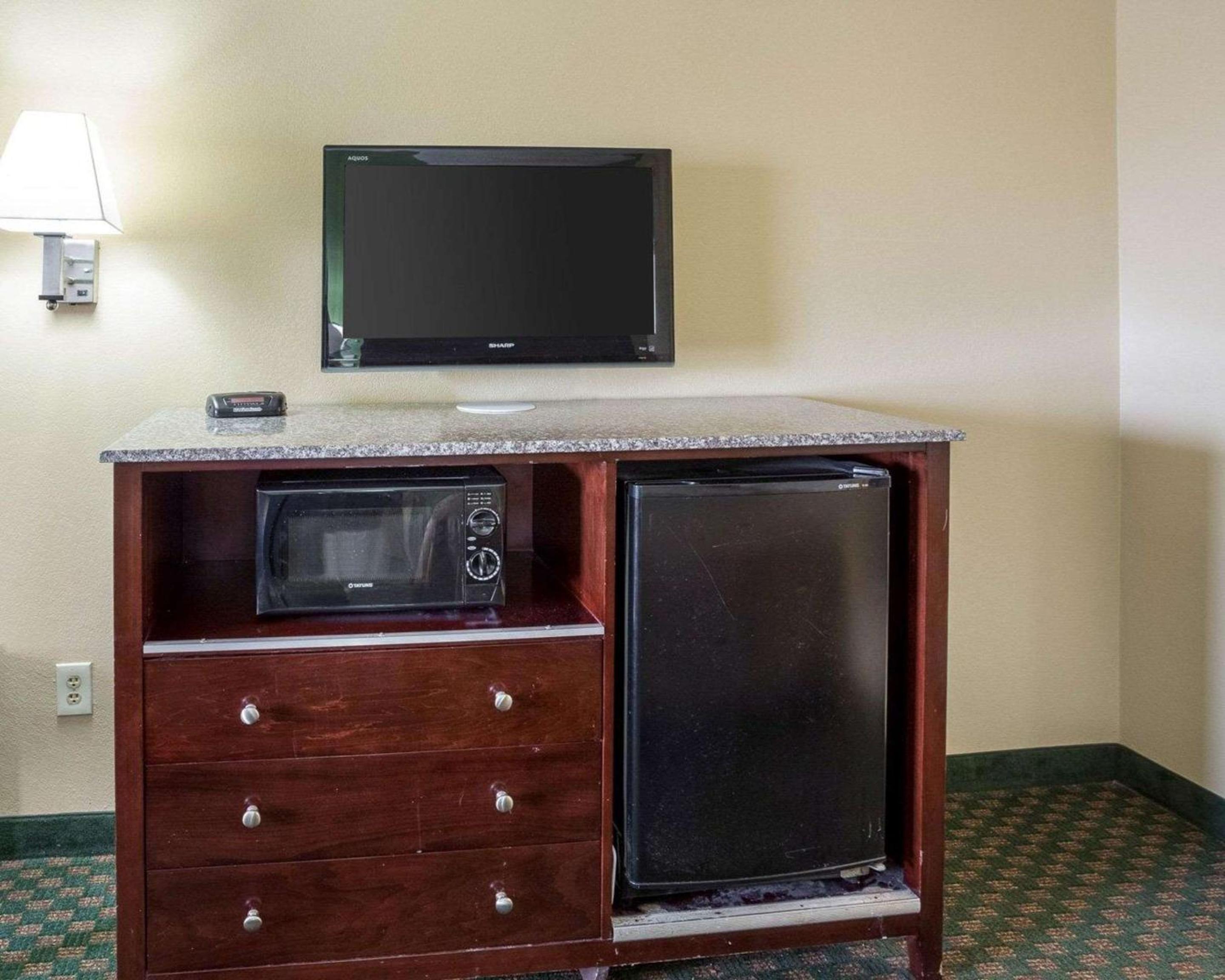 King Room - Non-Smoking - Photo 3
