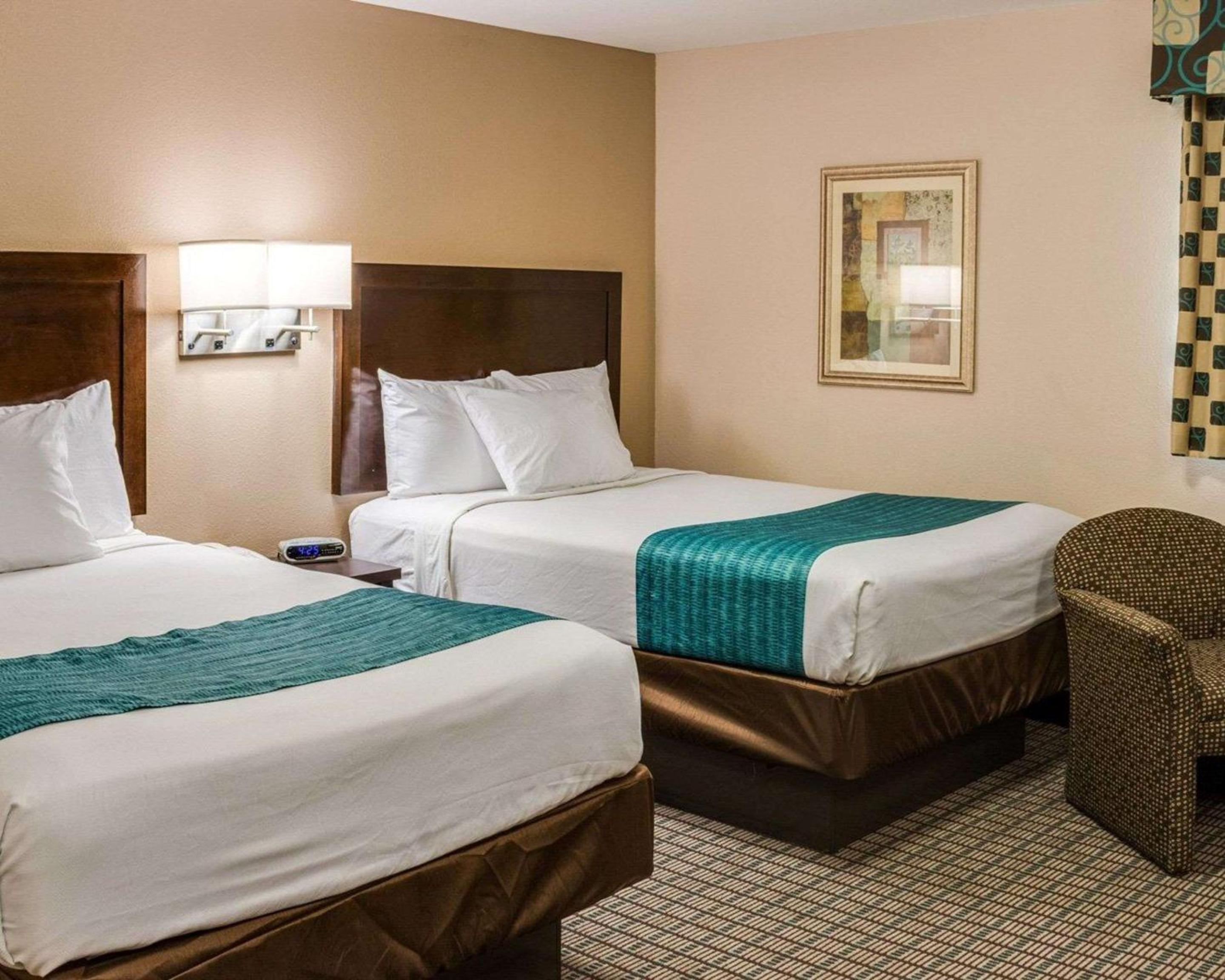 Double Room with Two Double Beds - Smoking - Photo 3
