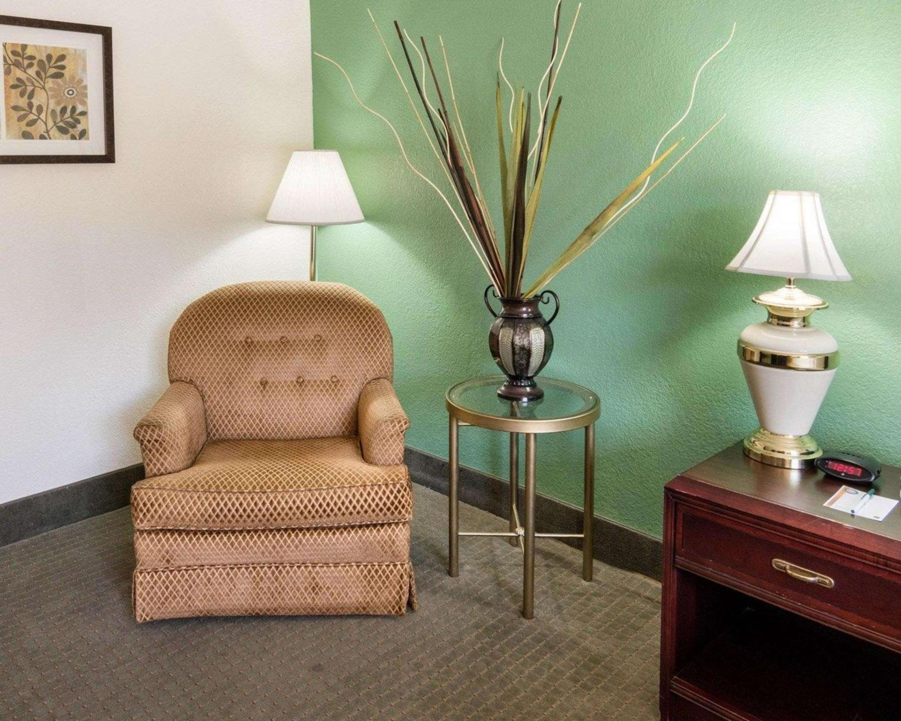 King Room - Non-Smoking - Photo 1
